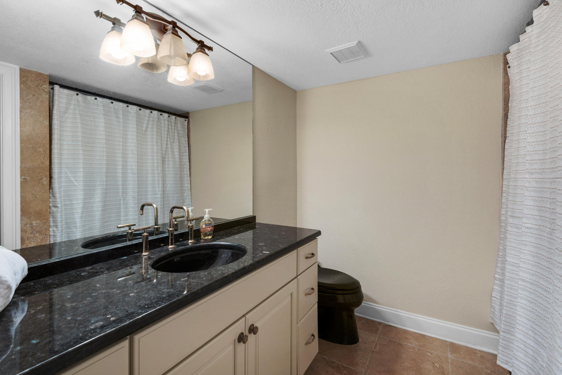 EAST PASS TOWERS CONDO PH 1 - Residential