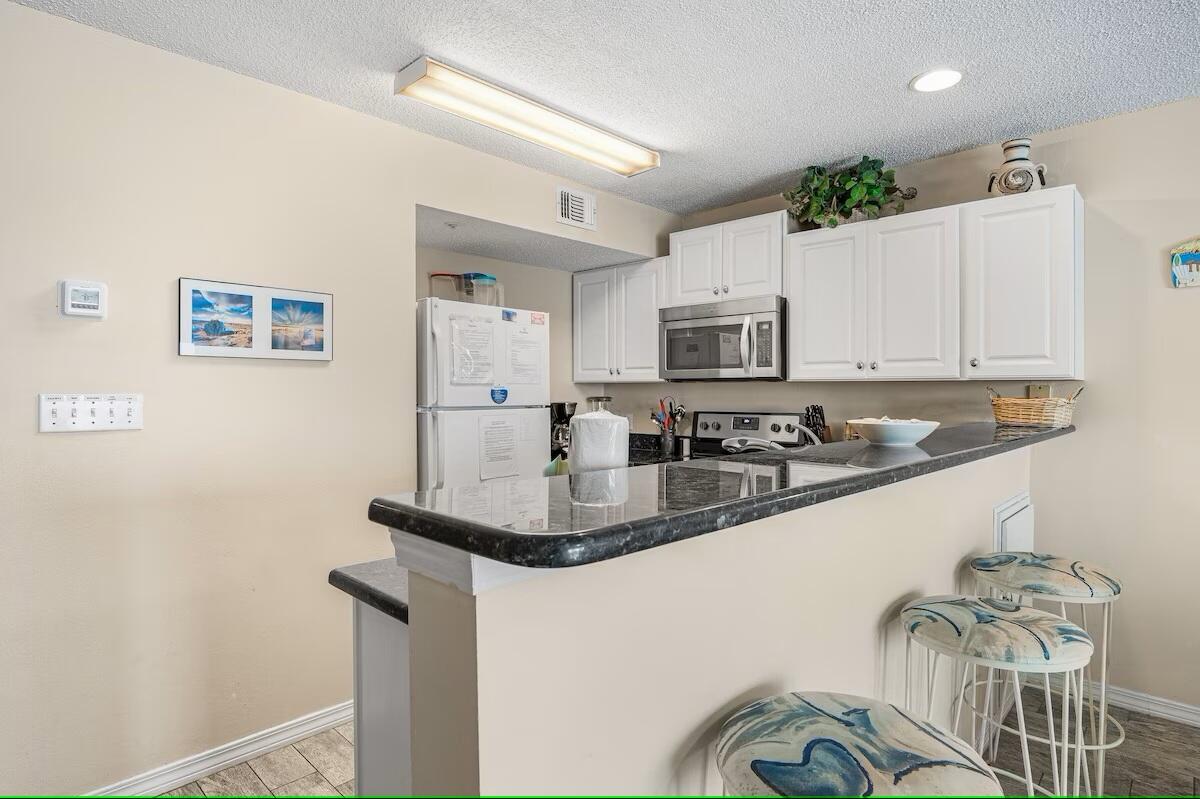 MARAVILLA CONDO 1 - Residential