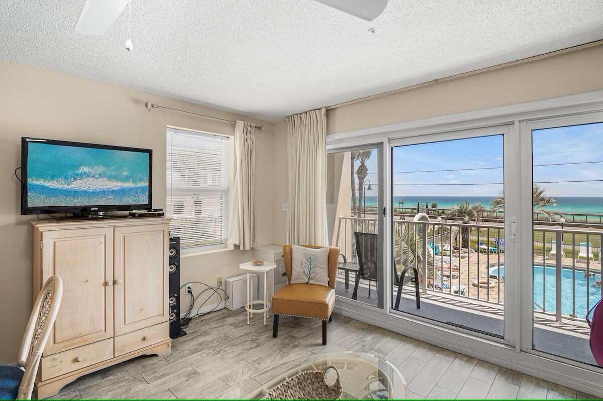 MARAVILLA CONDO 1 - Residential