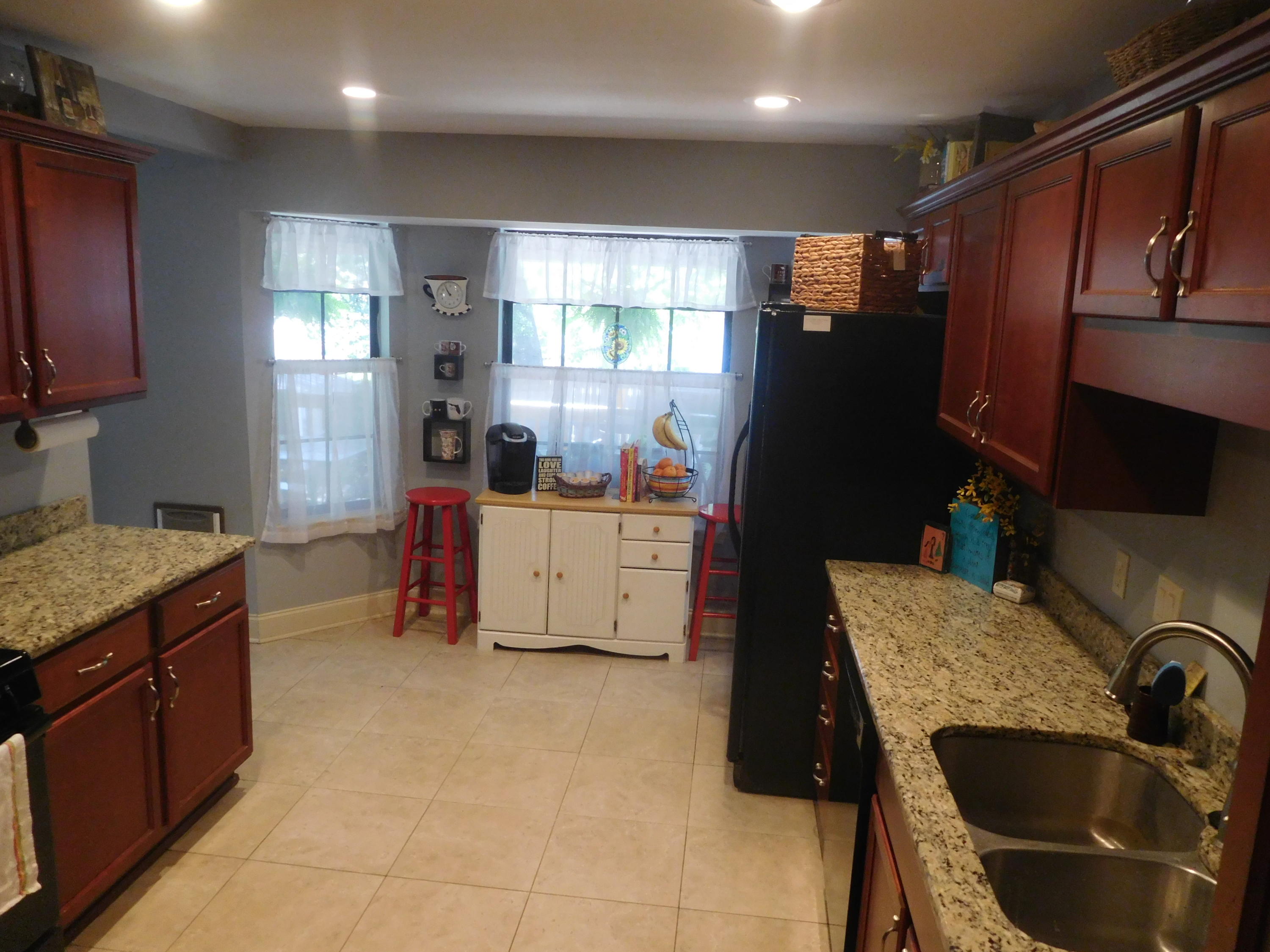 CREEKSIDE ESTATES - Residential Lease