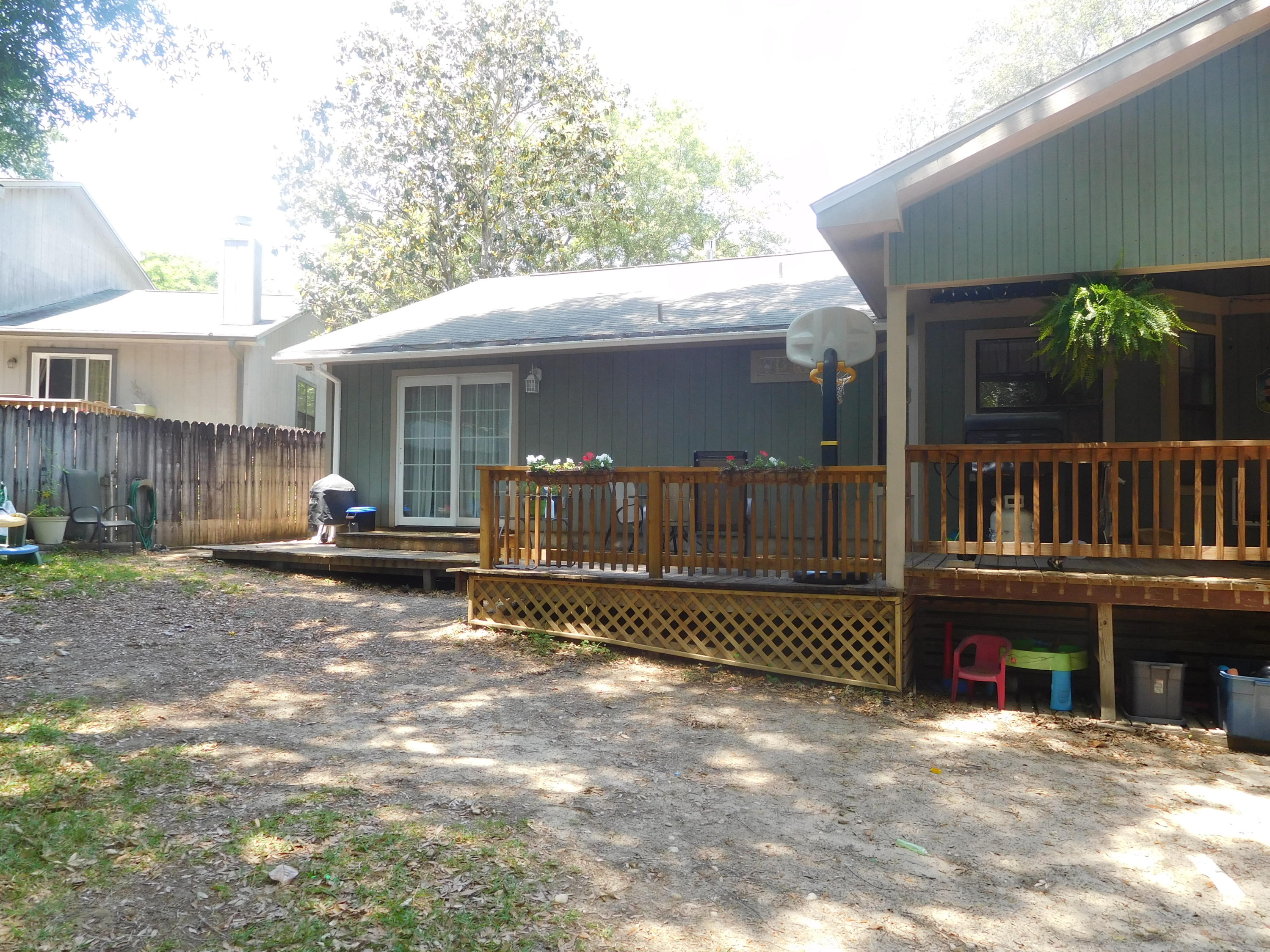 CREEKSIDE ESTATES - Residential Lease