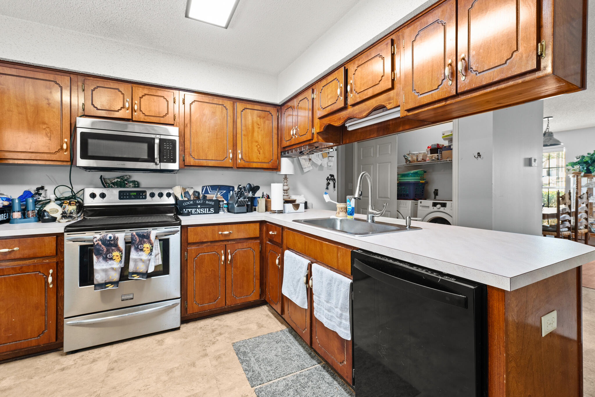 COLLEGE OAKS - Residential