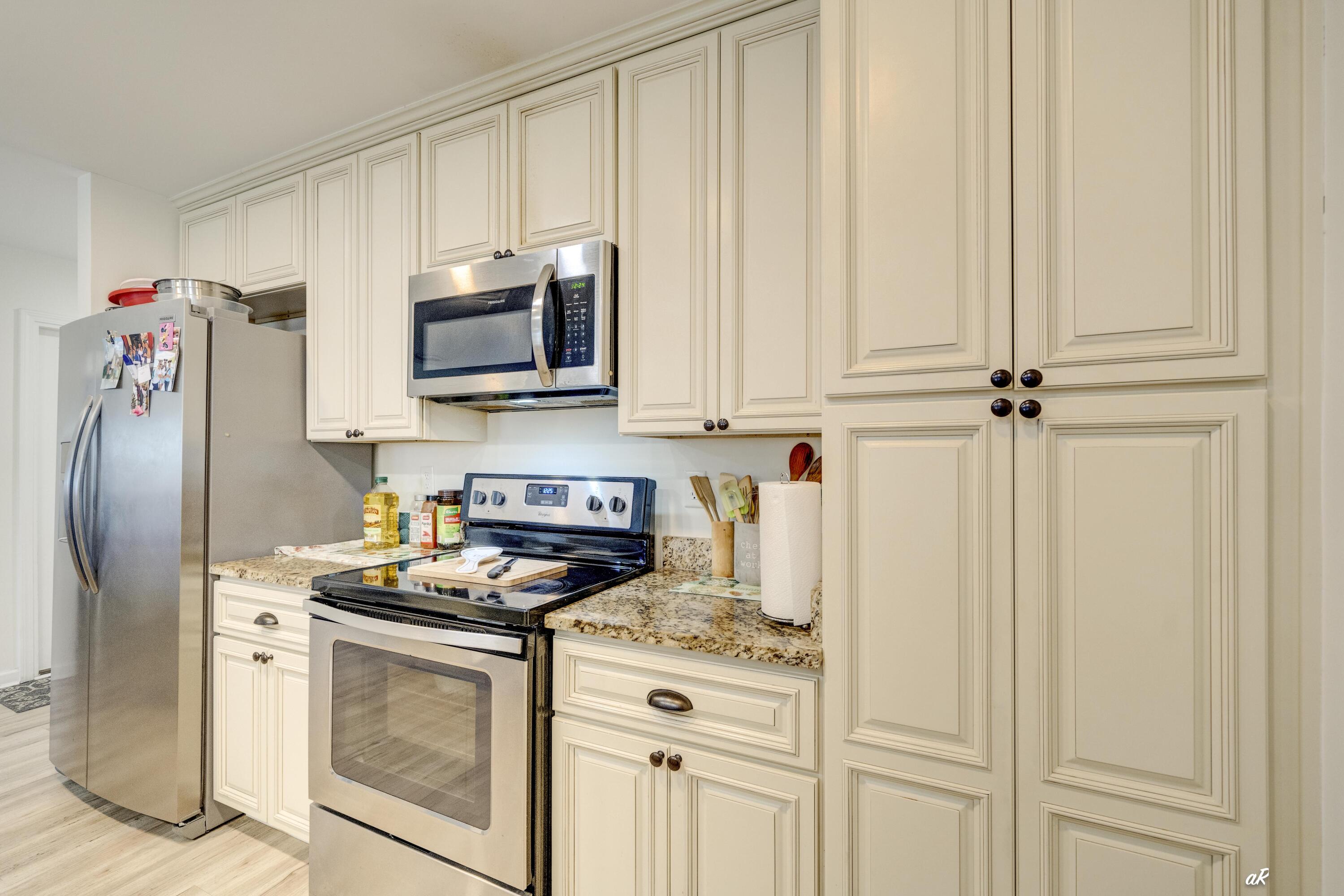 NORTH LAGOON OAKS - Residential