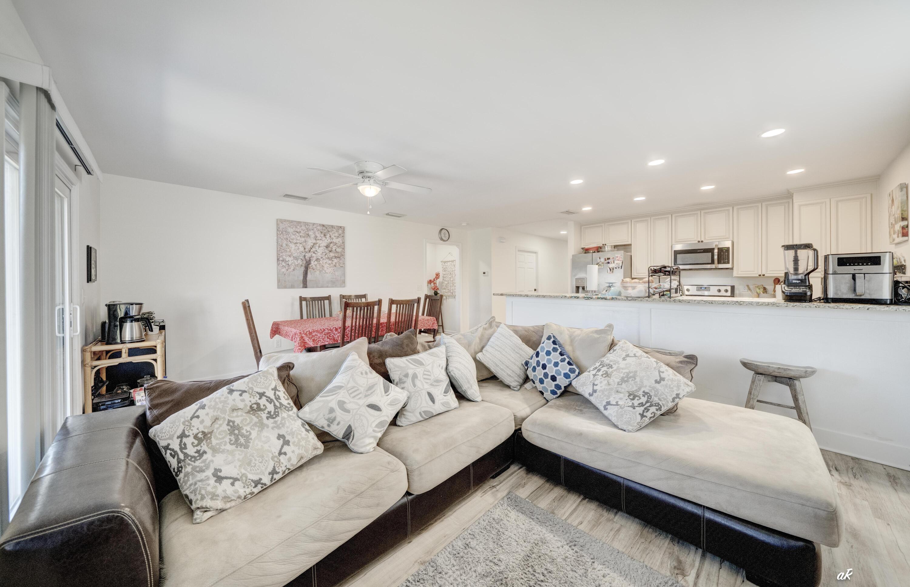 NORTH LAGOON OAKS - Residential