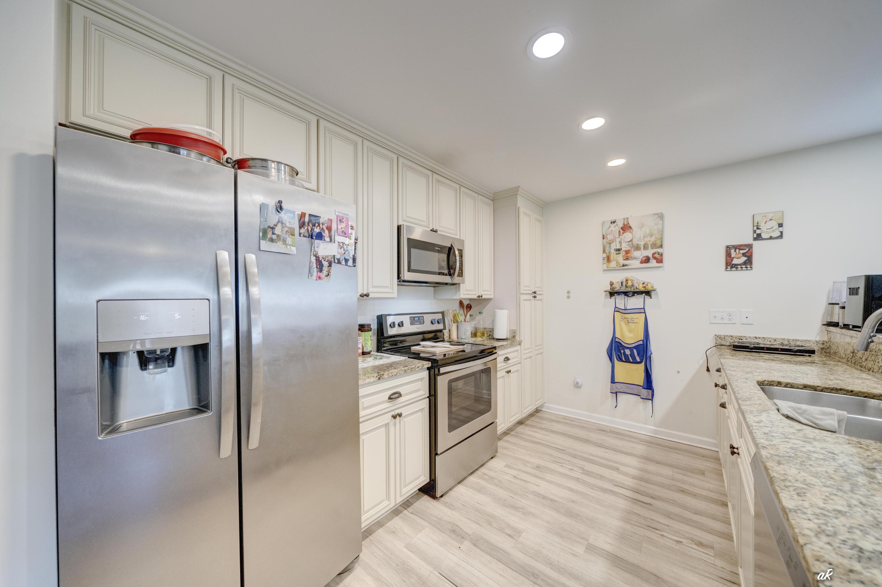 NORTH LAGOON OAKS - Residential