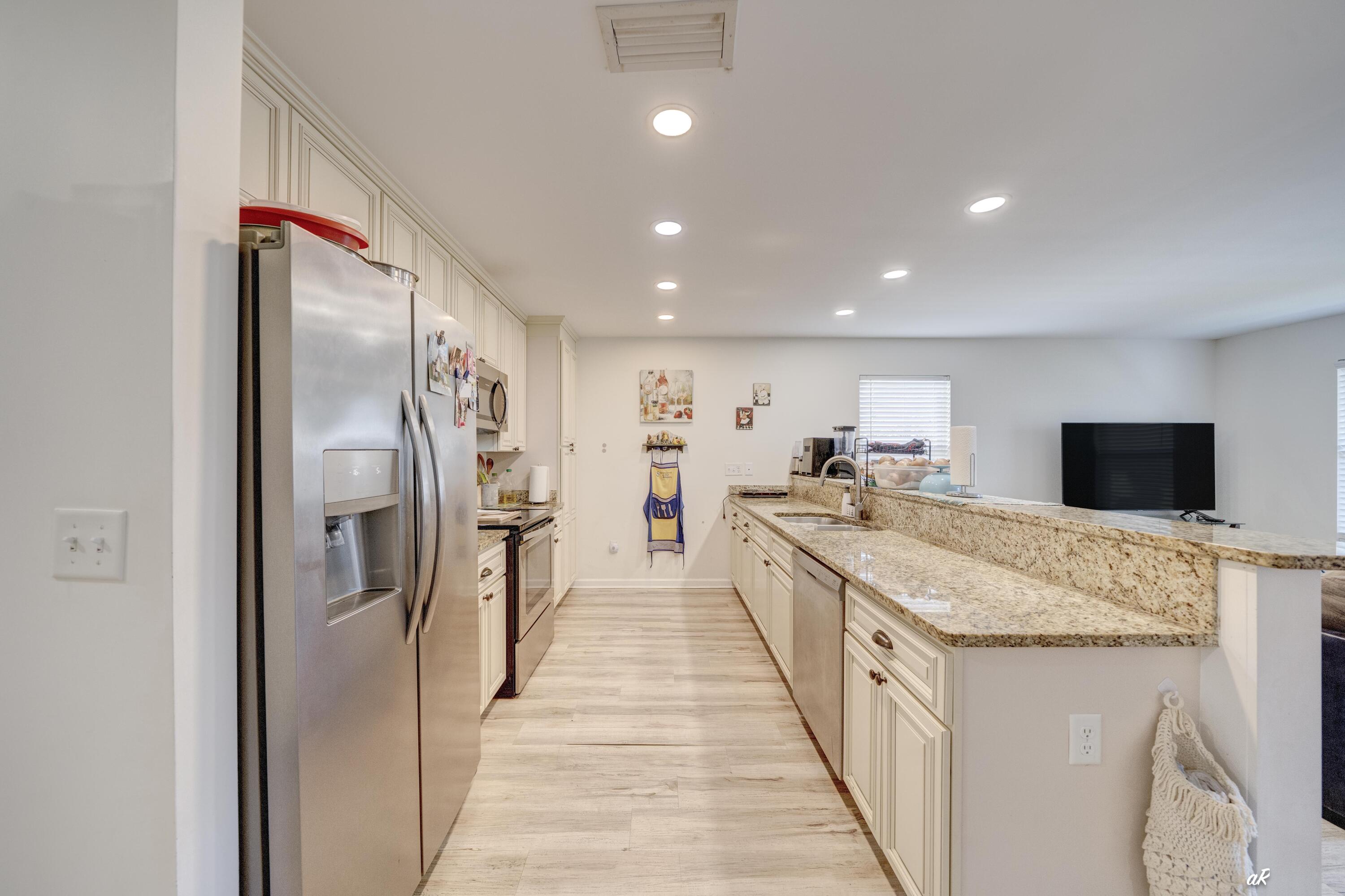 NORTH LAGOON OAKS - Residential