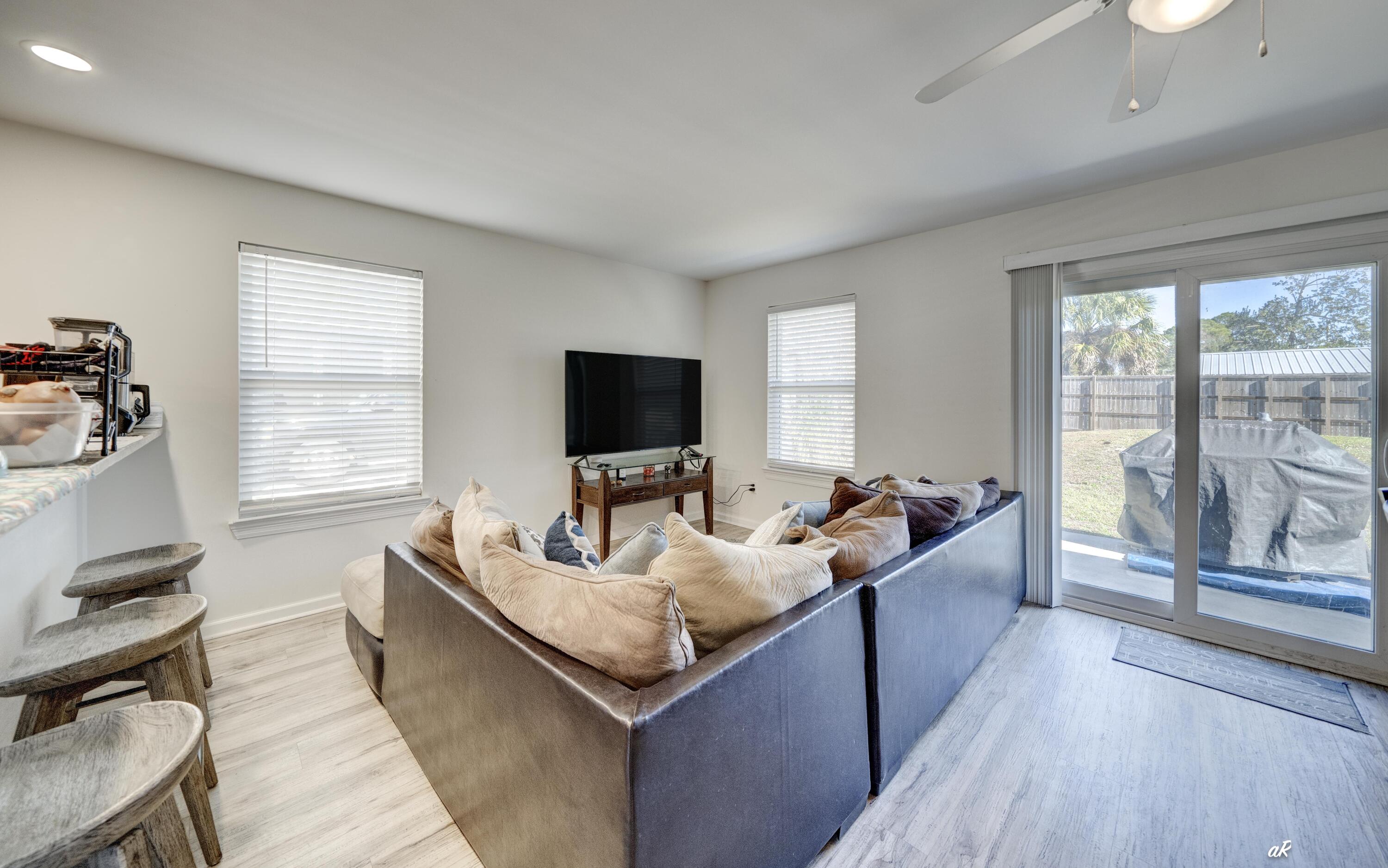 NORTH LAGOON OAKS - Residential