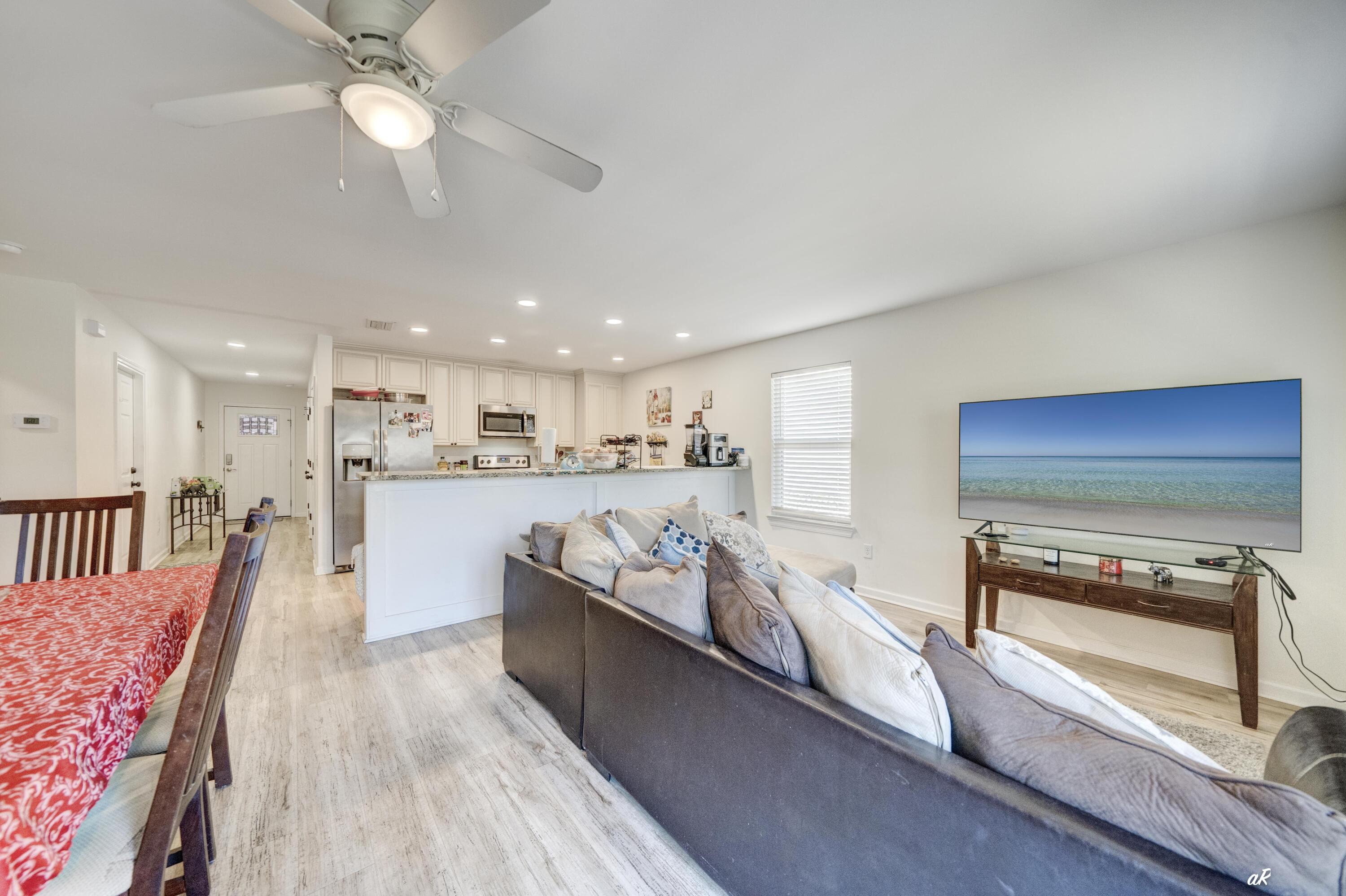 NORTH LAGOON OAKS - Residential