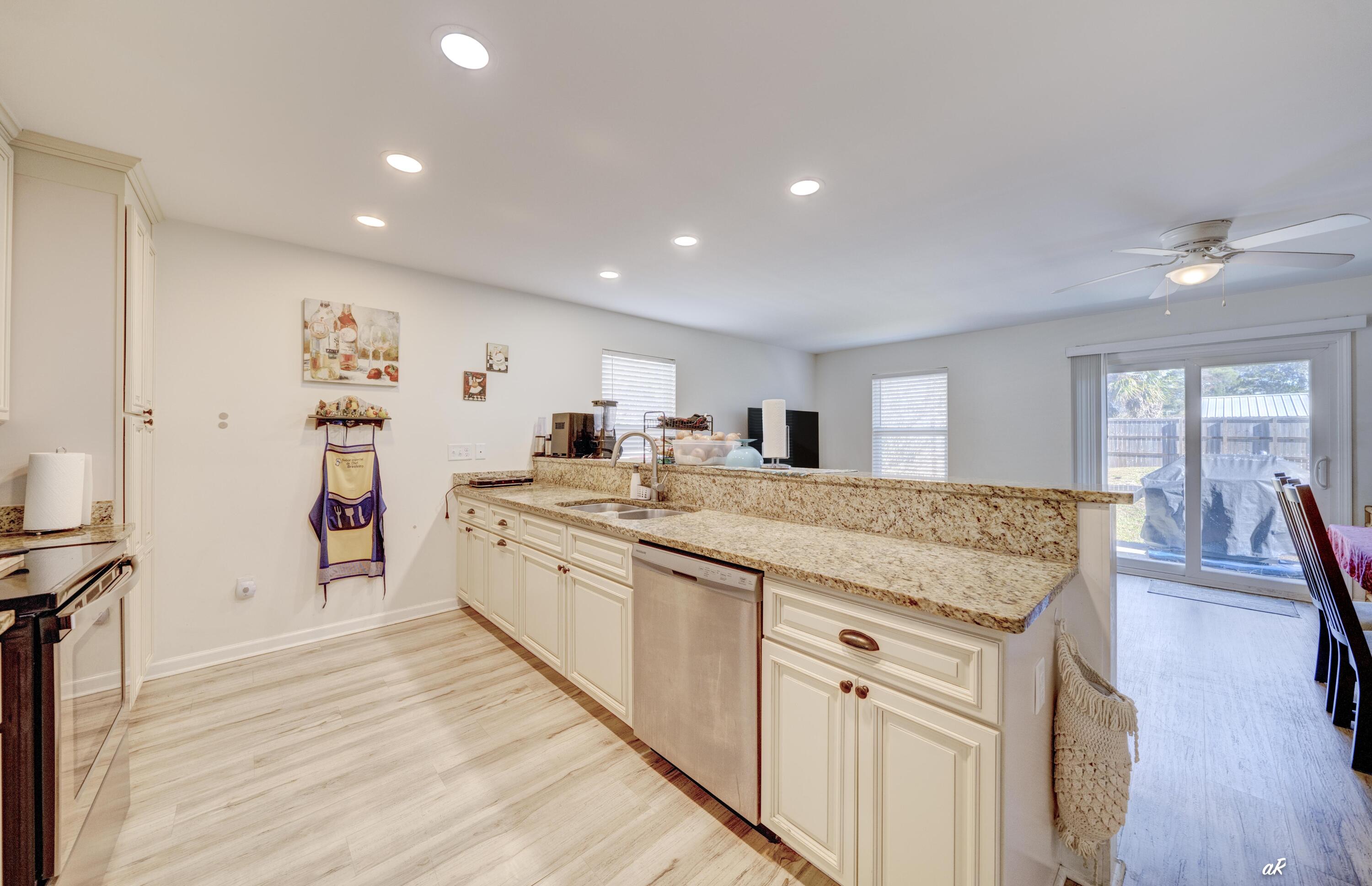 NORTH LAGOON OAKS - Residential