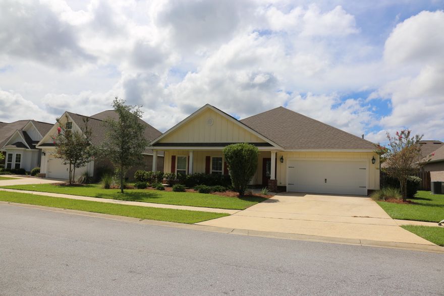 $5,000 CREDIT TO BUYER AT CLOSING!!! Welcome Home!!  This spacious home located in the sought after subdivision of Hammock Bay boast Granite countertops in kitchen & baths, Stainless Steel Microwave, Stove, Dishwasher, Brushed Nickel Plumbing fixtures, 5ft Tile Shower in Master Bath, Crown Molding in entry, family room & master bedroom, Hardwood flooring in all common areas of the home, tile in all baths & utility room, Gas Stub outs, Gas Hot Water Heater, Rear Gutters, Full Irrigation, back yard privacy fence and much more.... YOU are MOVE IN READY with all the amenities Hammock Bay has to offer! Seller says bring all offers!