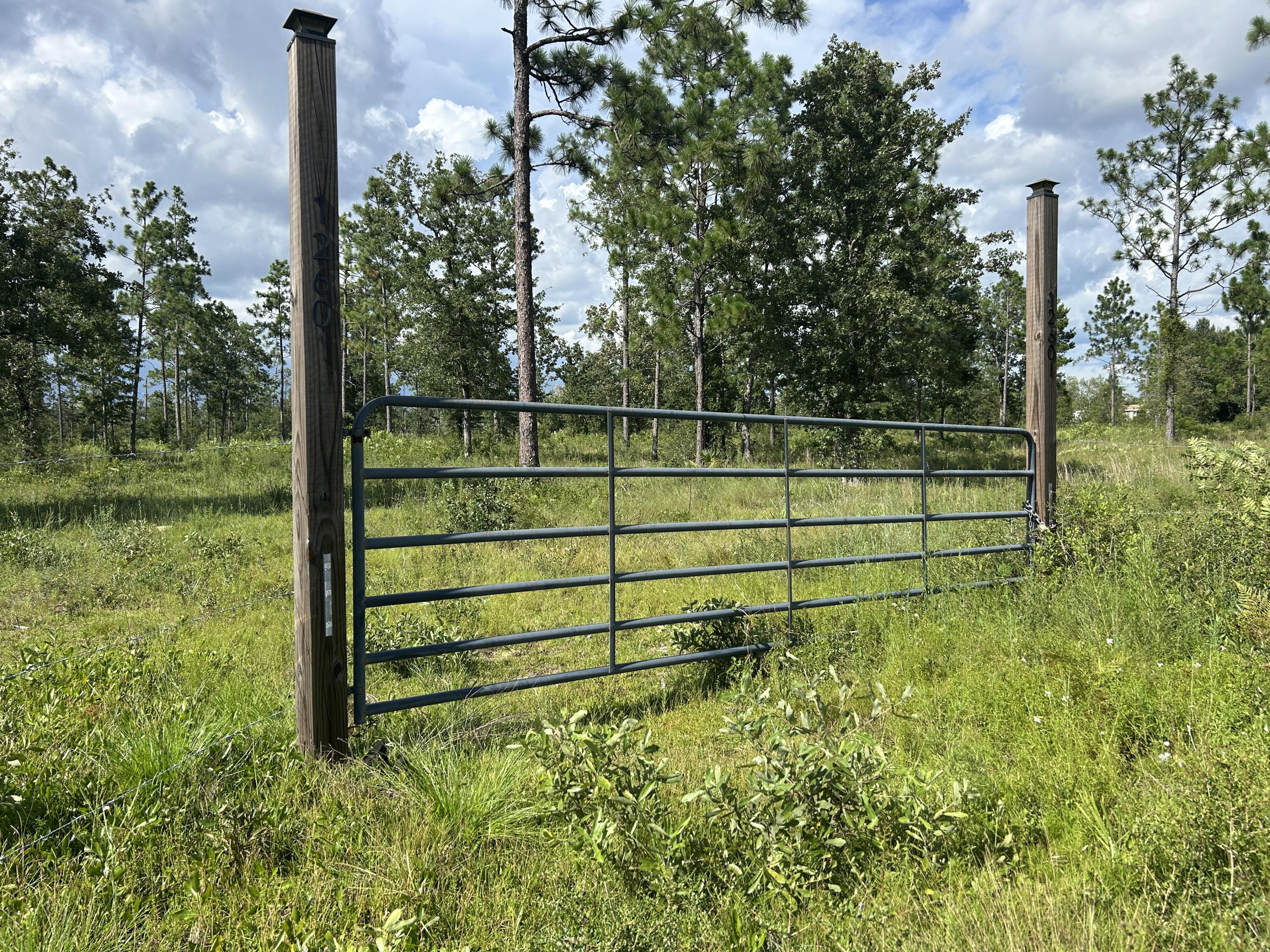 NO RECORDED SUBDIVISION - Land