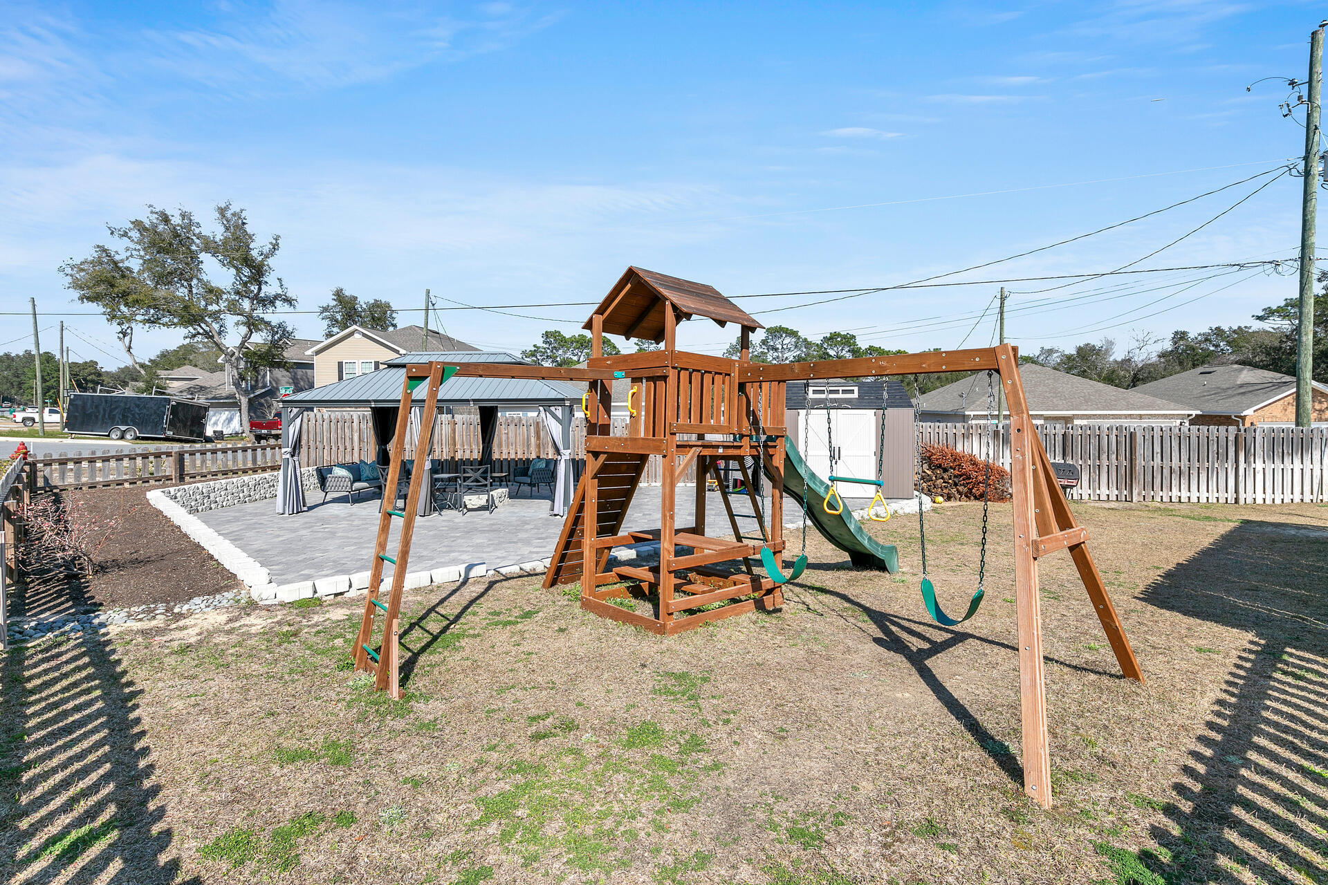 PINE CREST - Residential