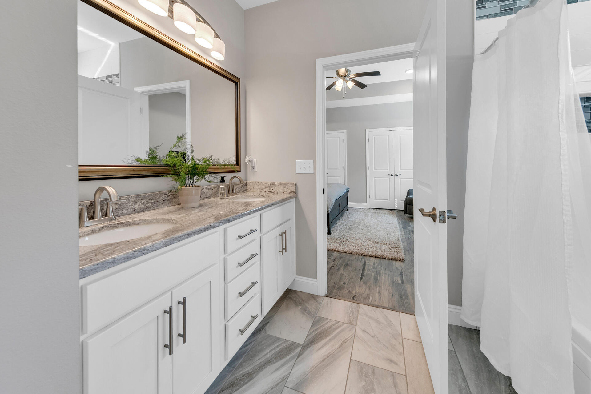 PINE CREST - Residential