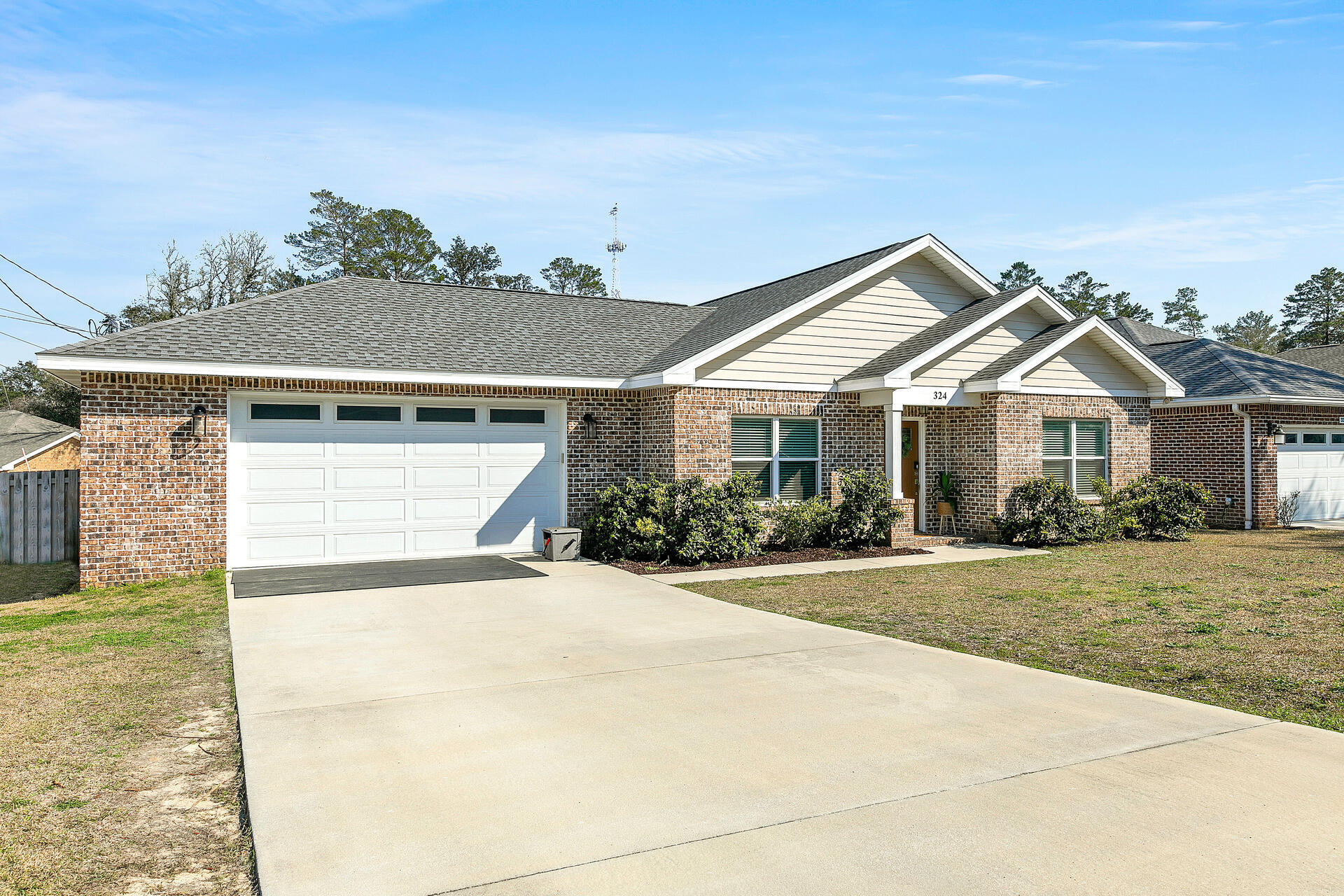 PINE CREST - Residential