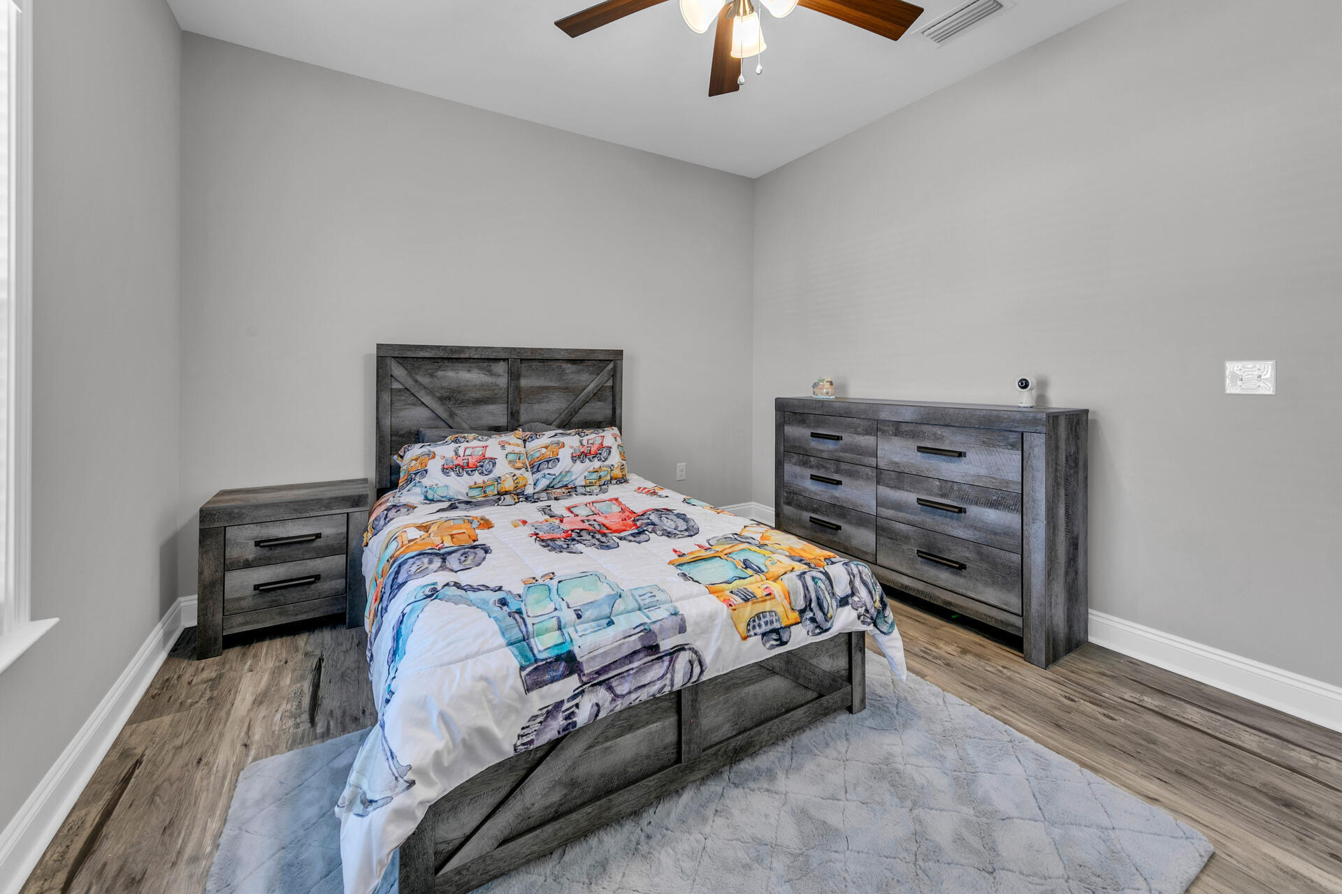 PINE CREST - Residential