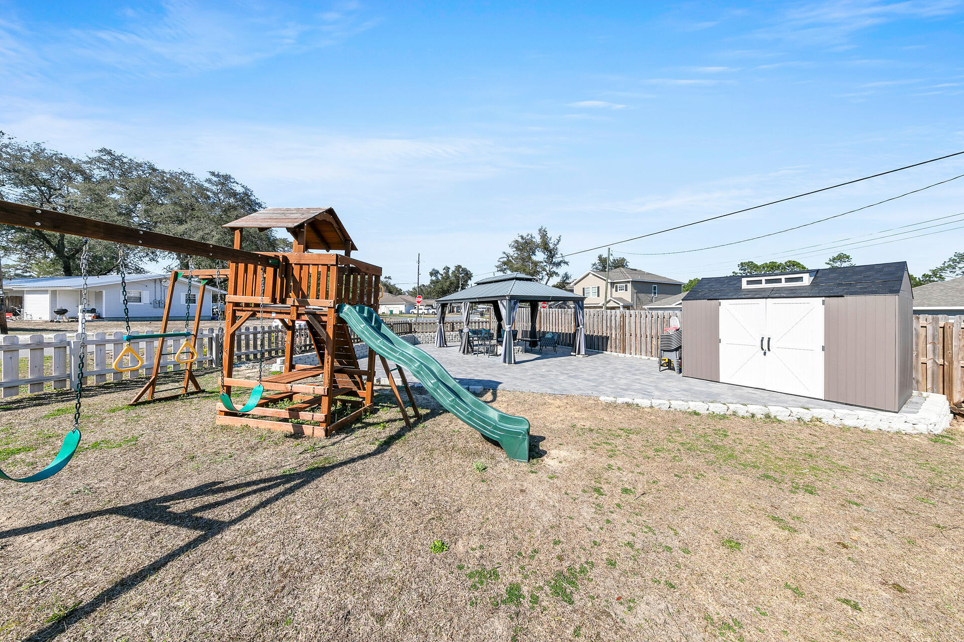 PINE CREST - Residential