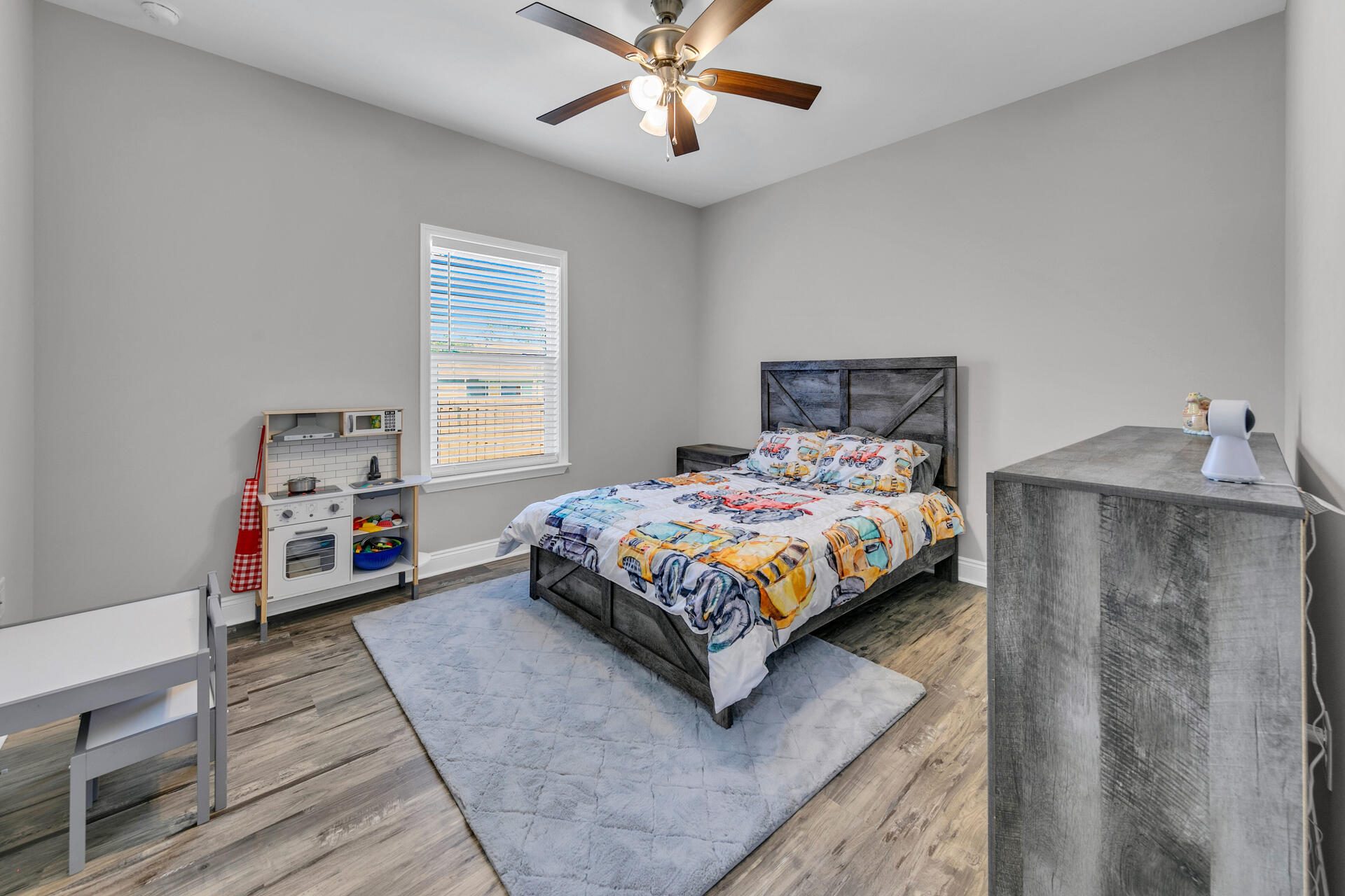 PINE CREST - Residential