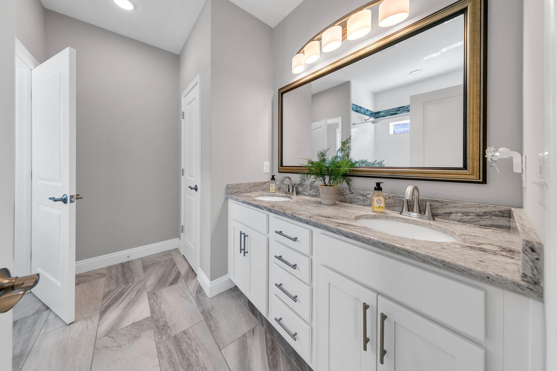 PINE CREST - Residential