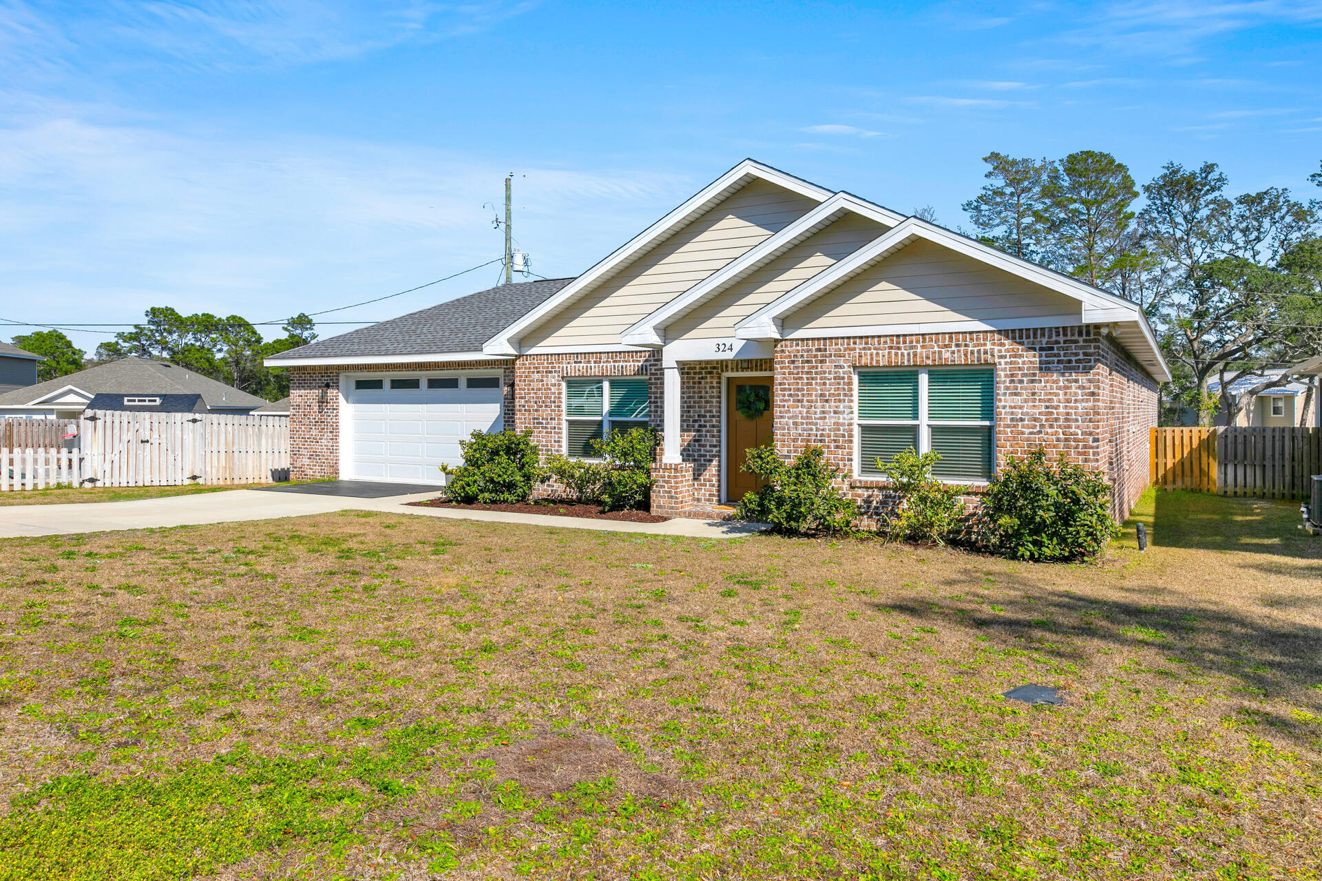 PINE CREST - Residential