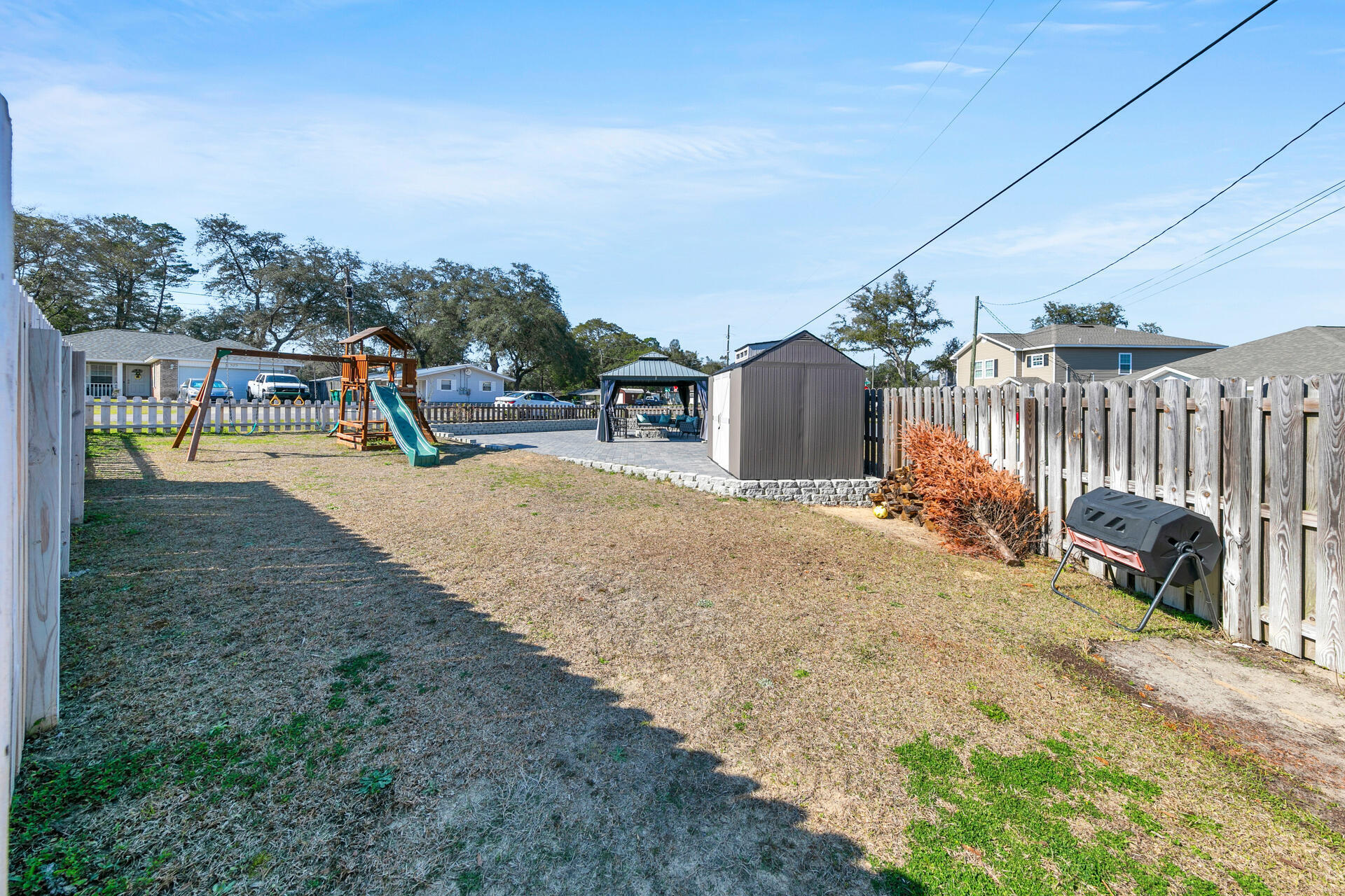 PINE CREST - Residential