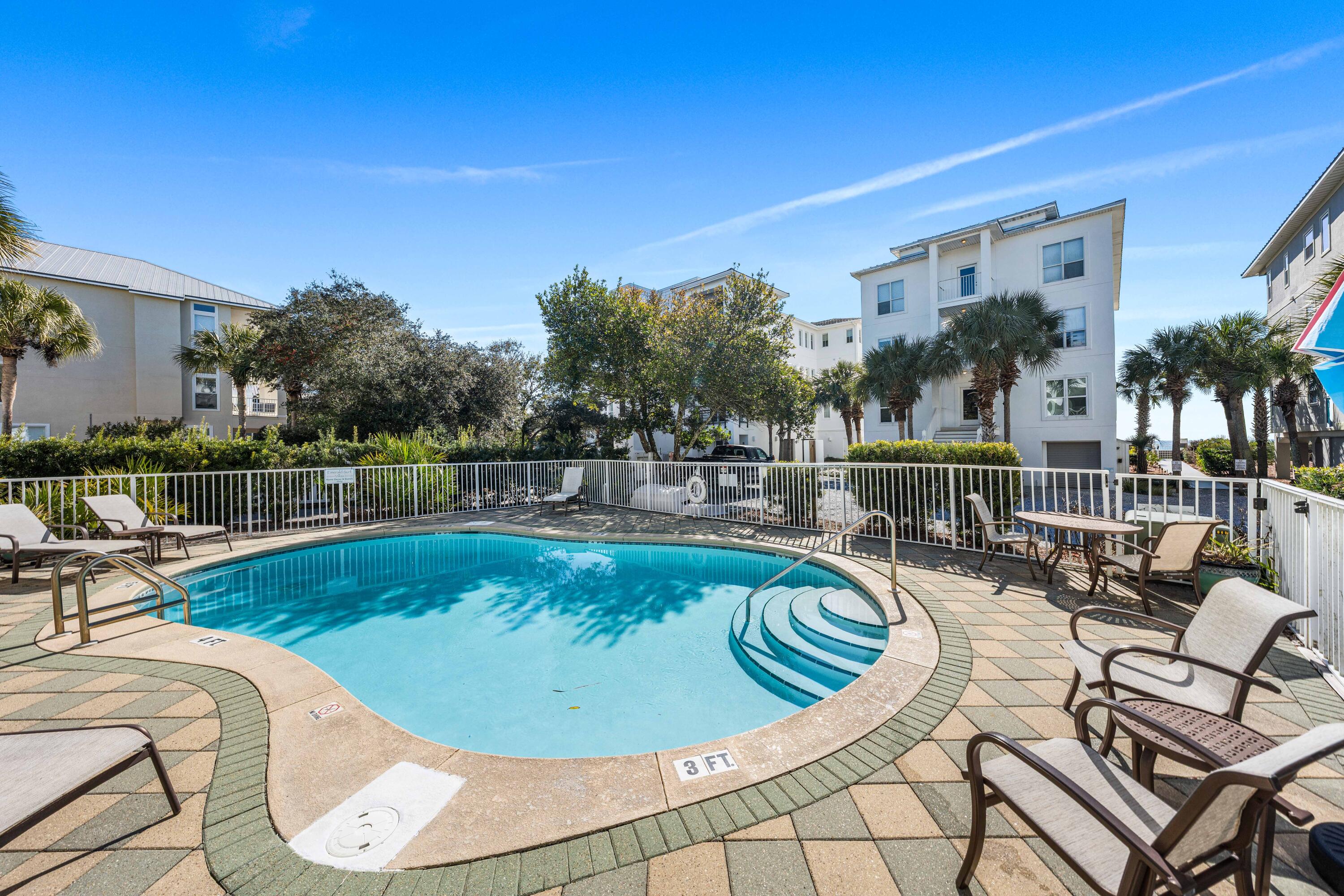 EMERALD SURF VILLAS - Residential