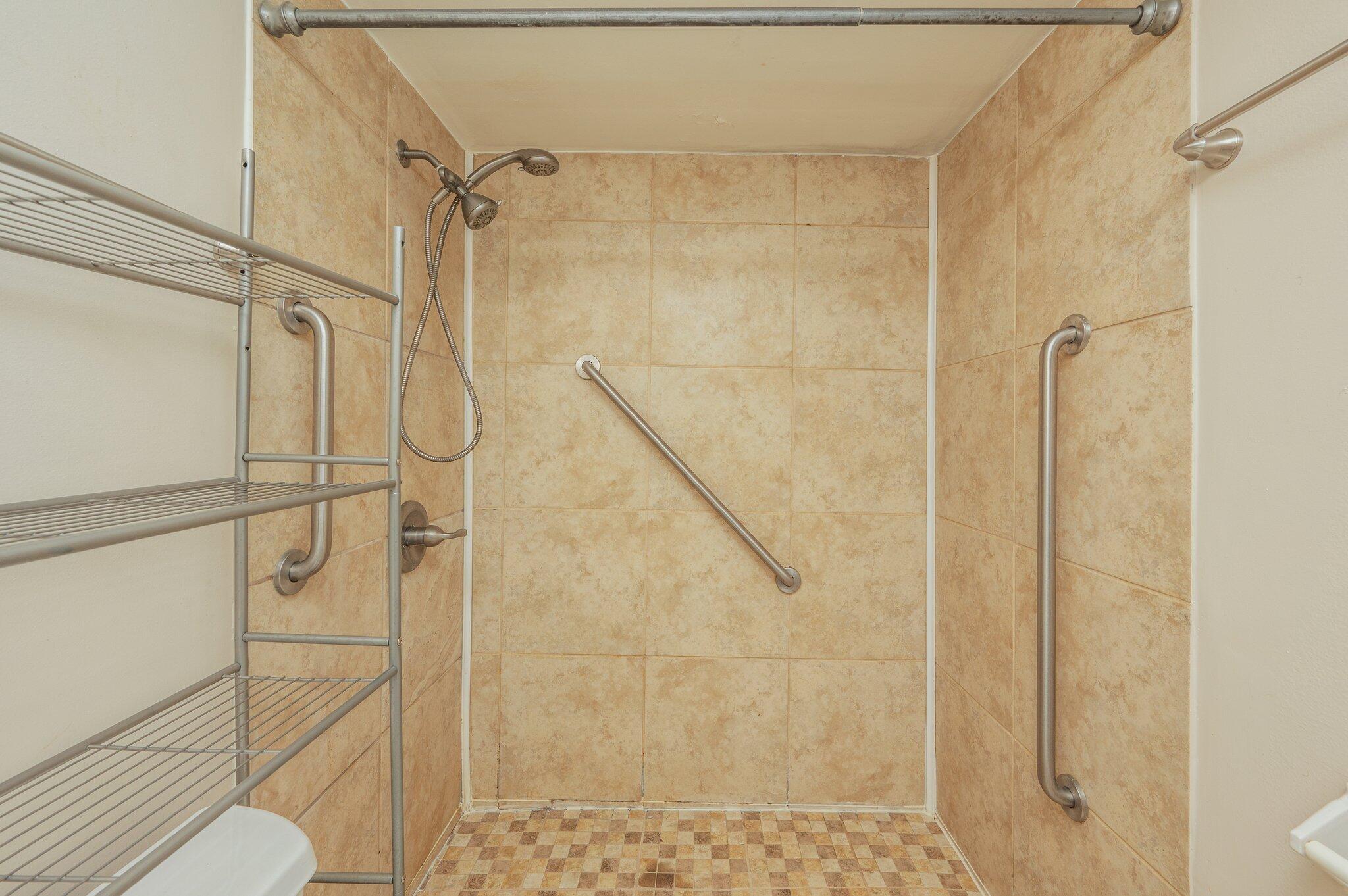 CEDARS CONDO - Residential