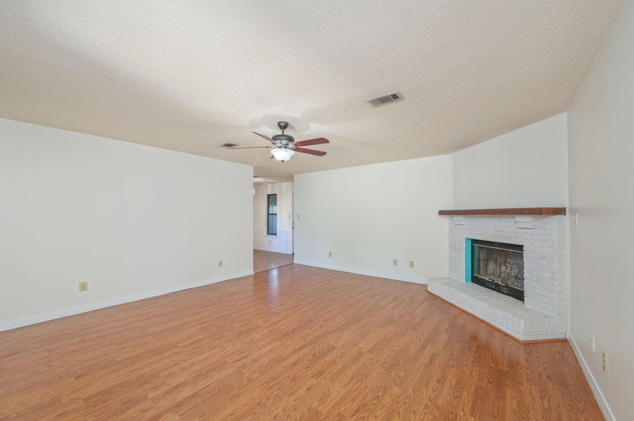 VILLAGE WEST - Residential