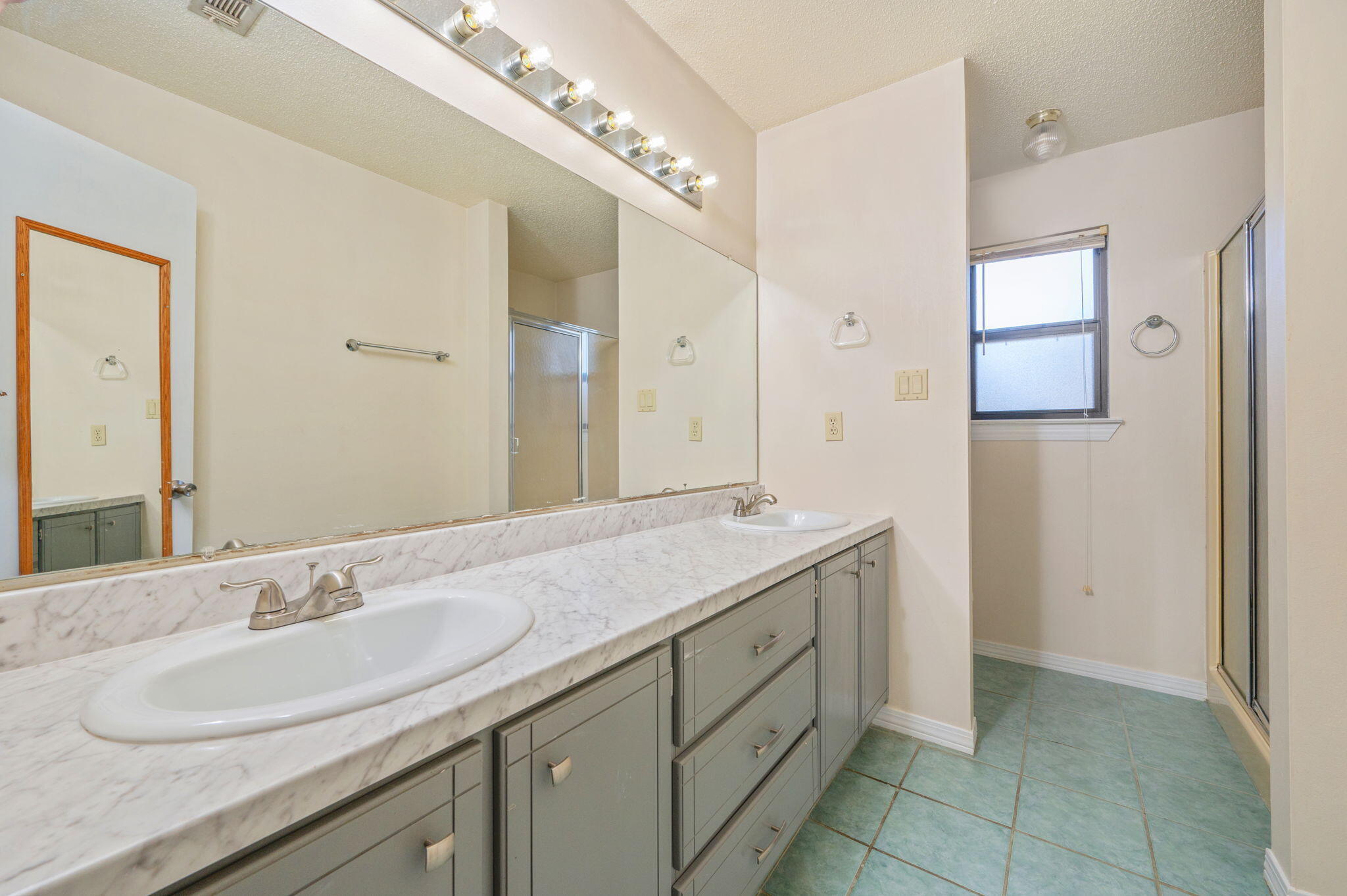 VILLAGE WEST - Residential