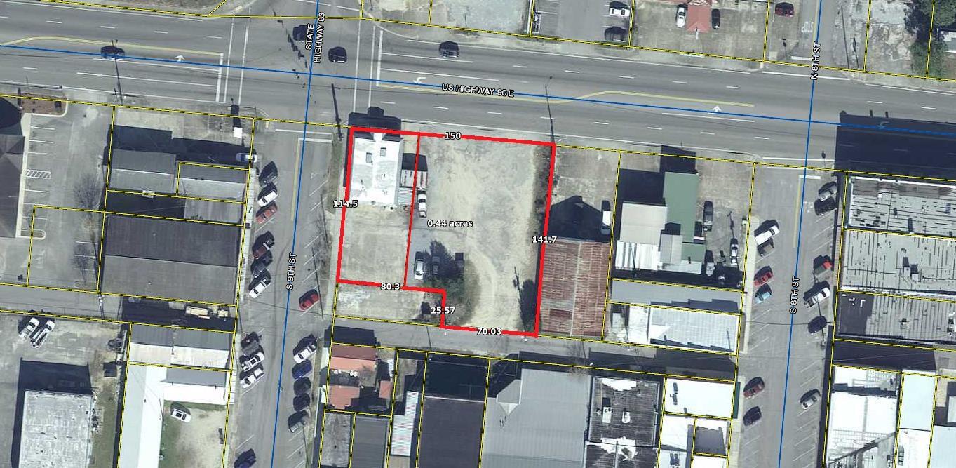 Main image without alt text