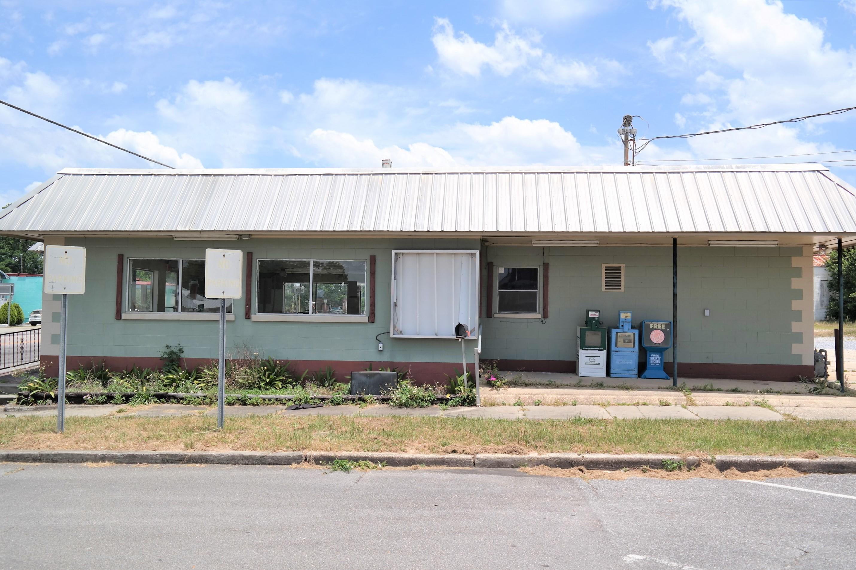 Prime commercial location on Hwy 90 in the heart of Historic Defuniak Springs. Corner lot has 150' on Hwy 90 & apx. 115' on S 9th St. Property is currently laid out for a restaurant with a full kitchen, two restrooms & open dining area. This was previously operated as Mamie's Restaurant for 47 years. The restaurant had been leased from apx. 2007 until December 2019. Most recent lease for previous 7 years was Corner Cafe. There is no better time to invest in one of the fastest growing counties in Florida (Walton County)!