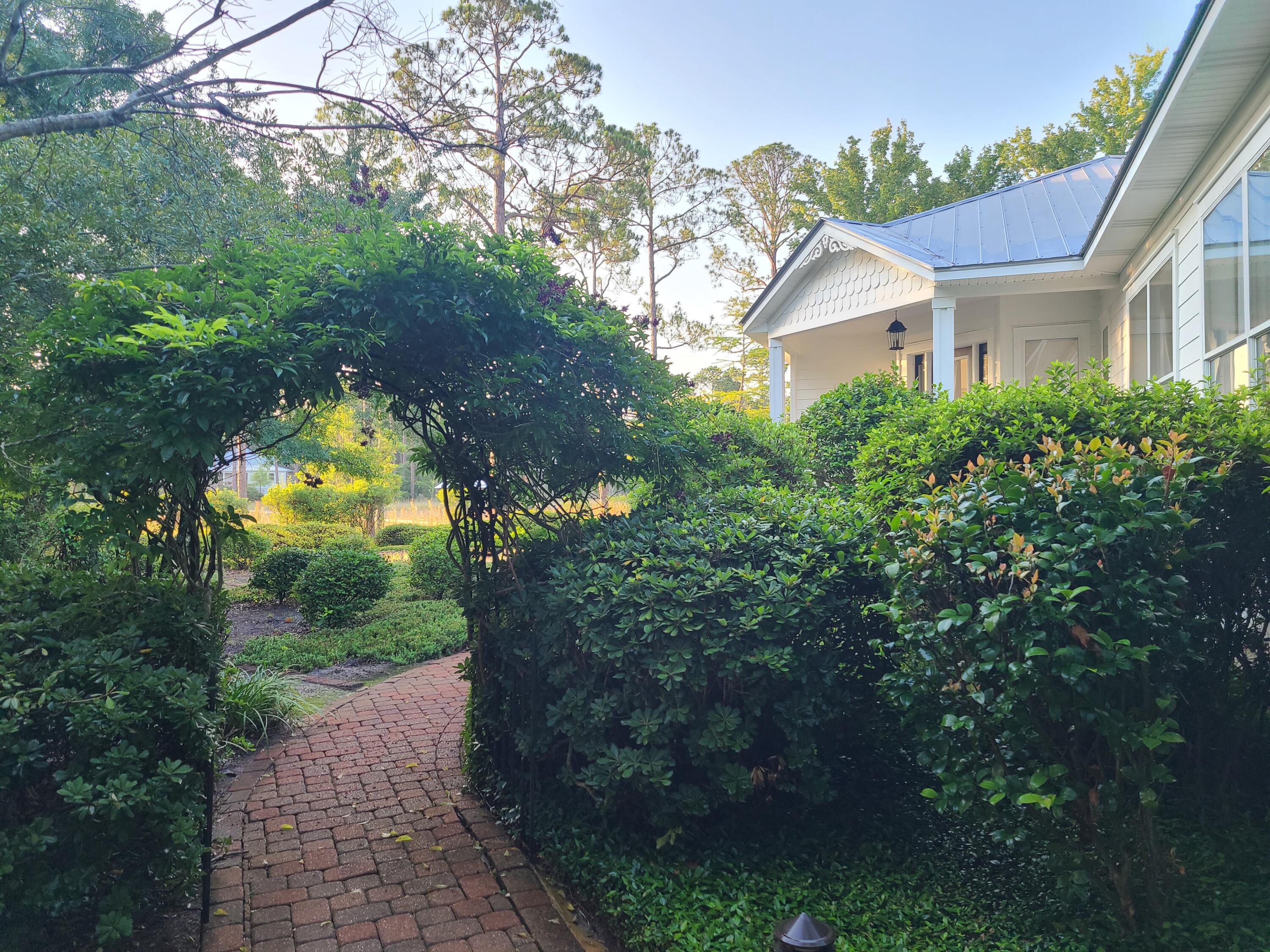 MAGNOLIA BEACH - Residential