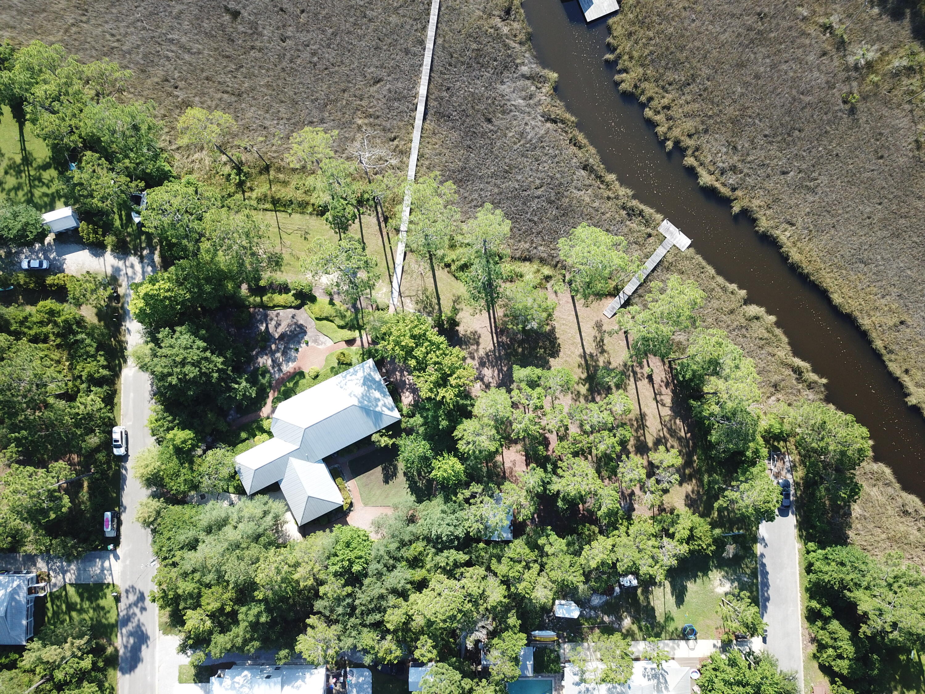 MAGNOLIA BEACH - Residential