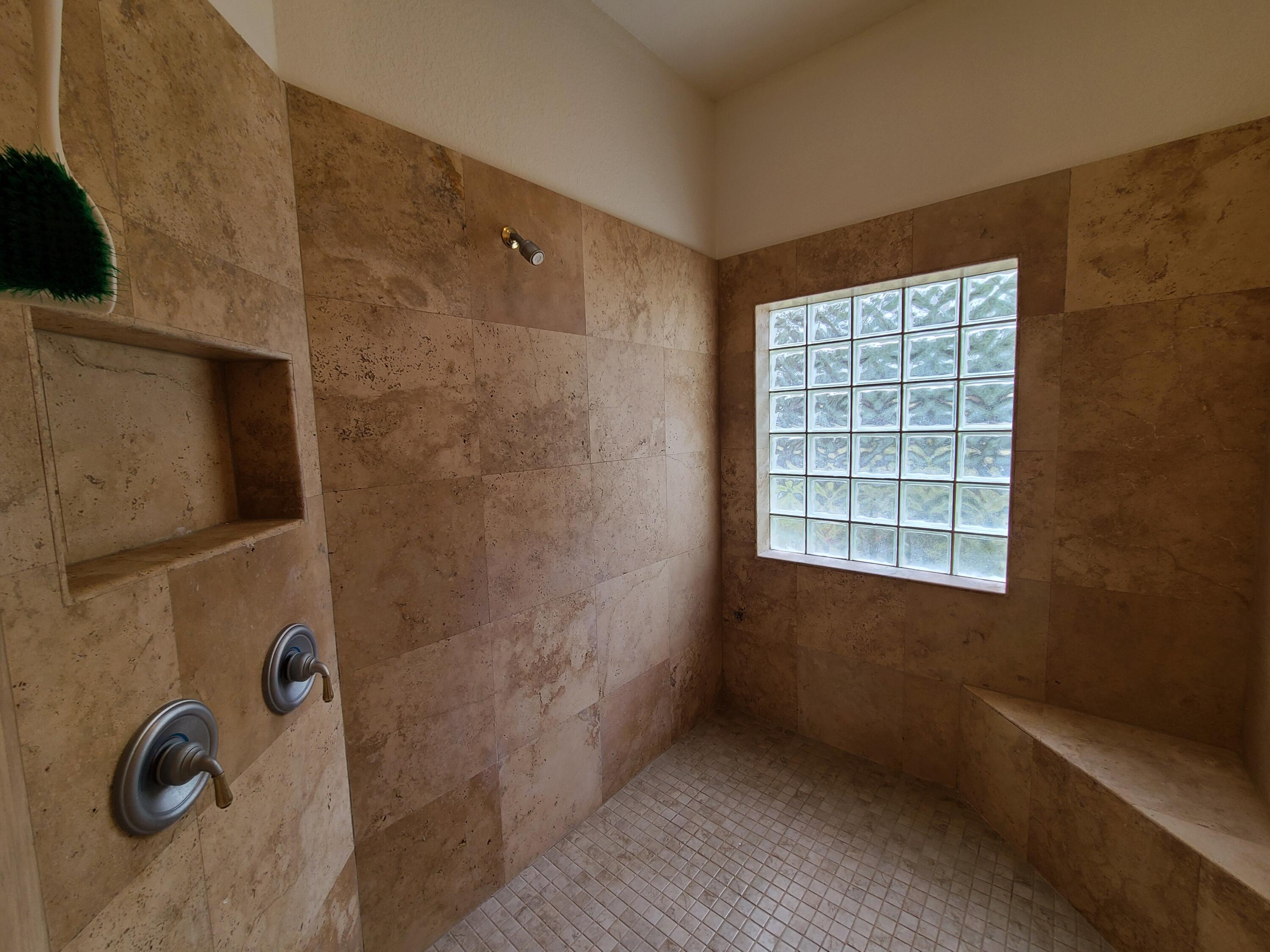 MAGNOLIA BEACH - Residential