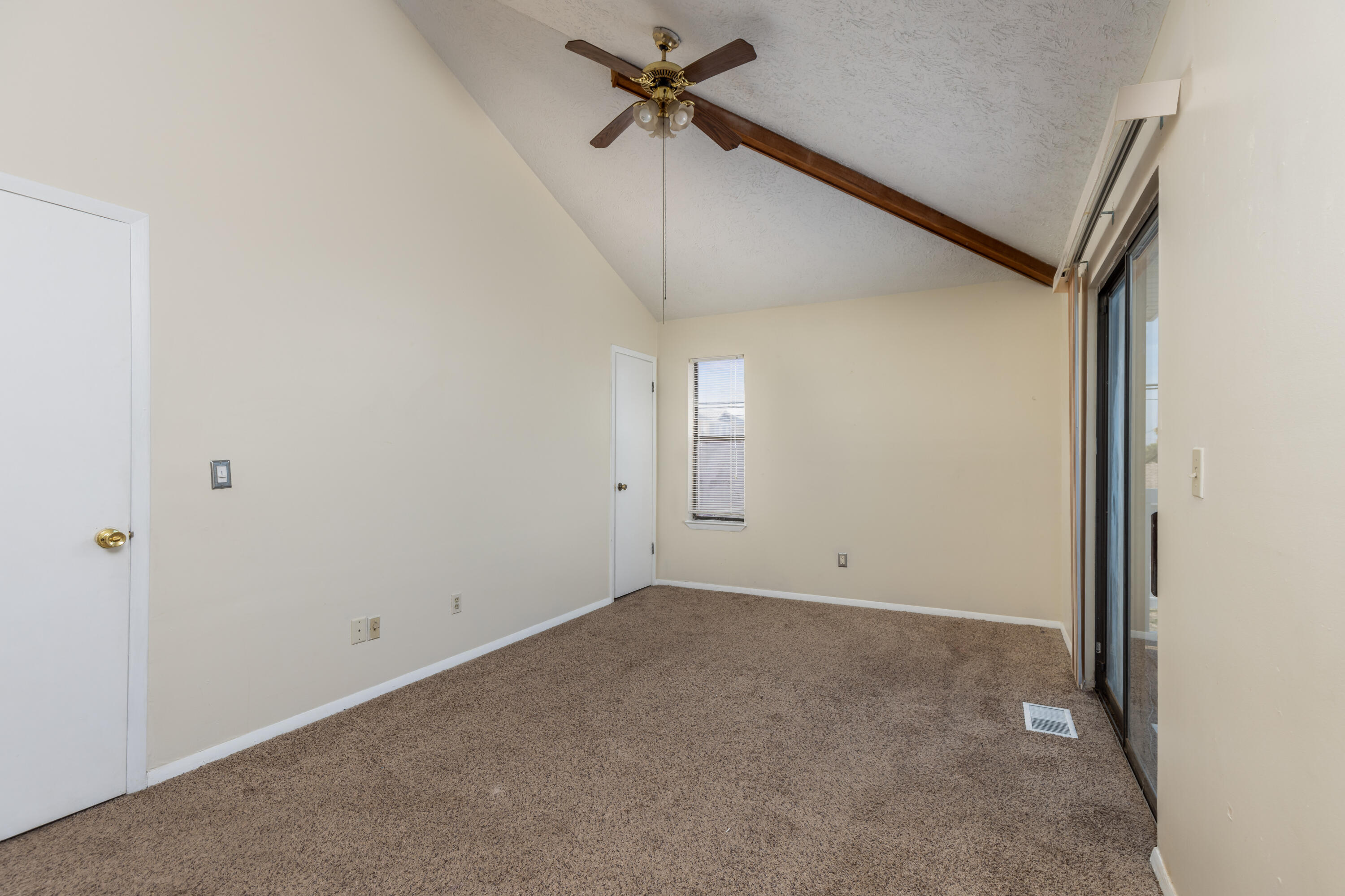 HOLIDAY BEACH - Residential