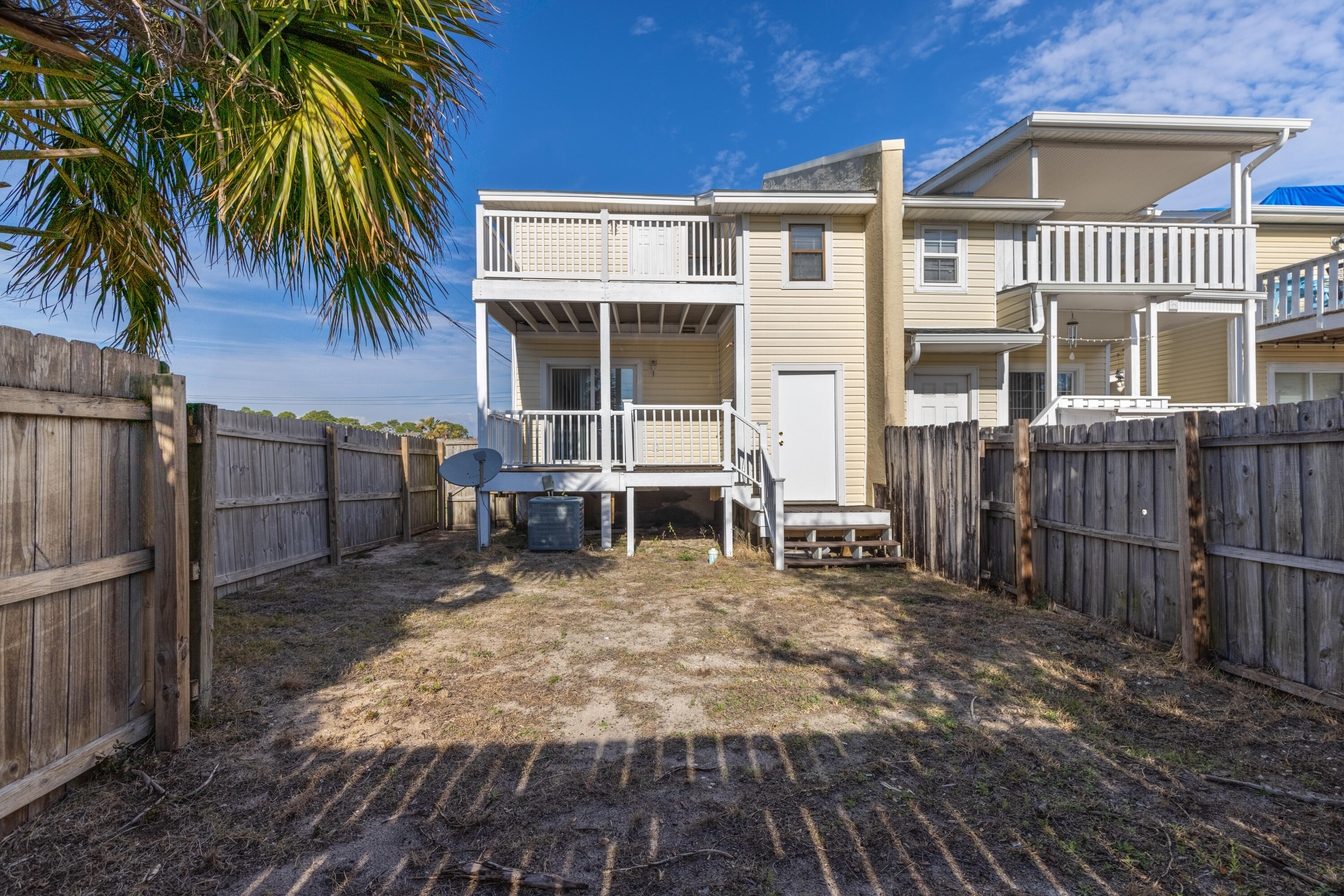 HOLIDAY BEACH - Residential