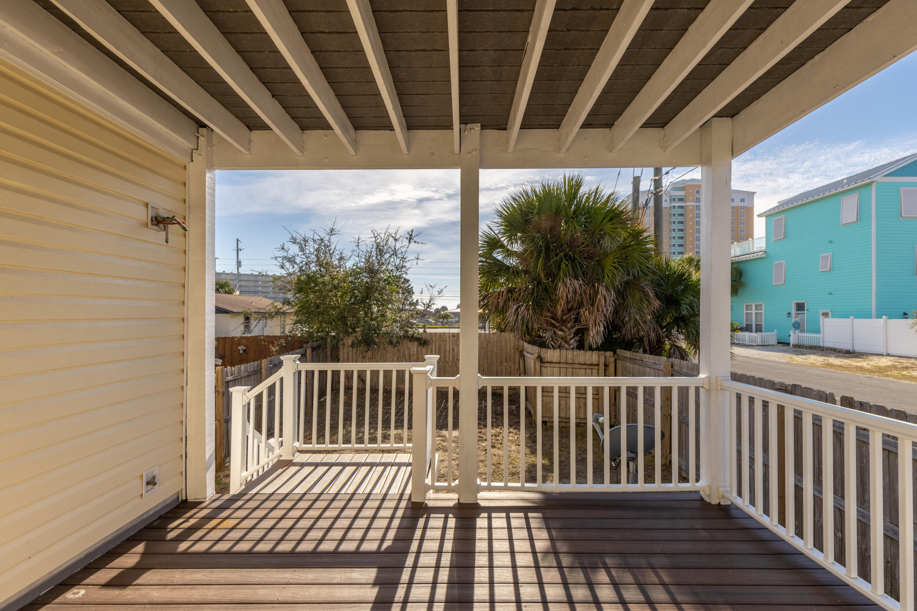 HOLIDAY BEACH - Residential