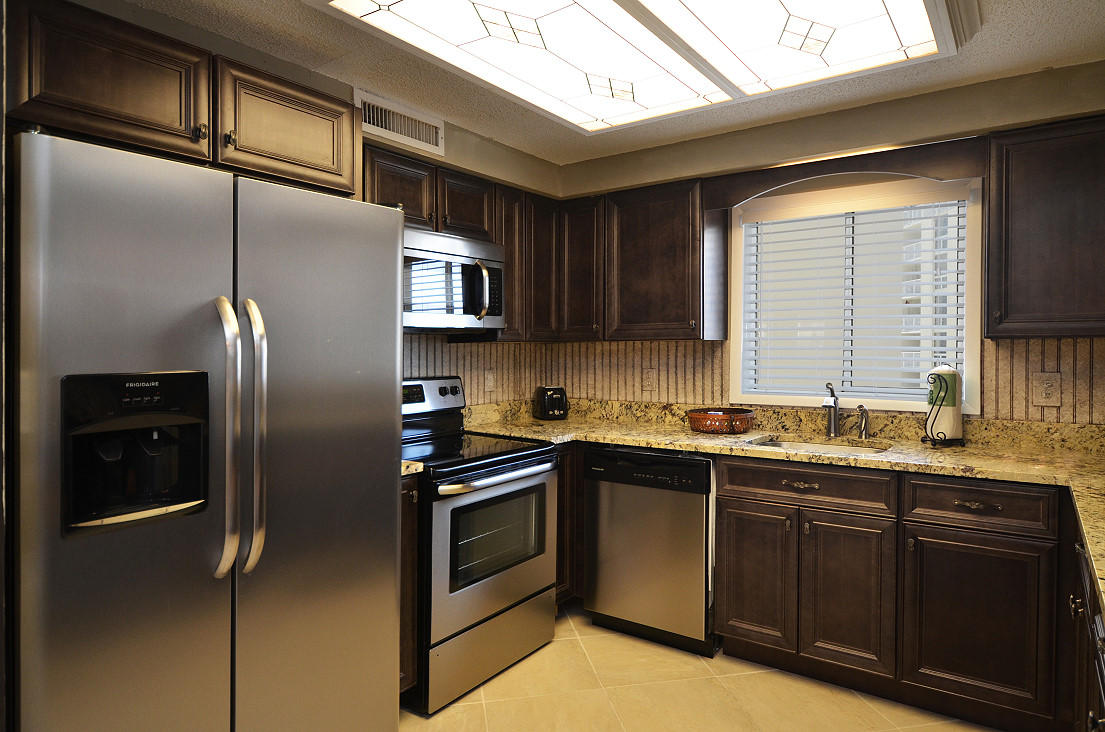 SHORELINE TOWERS 1 - Residential