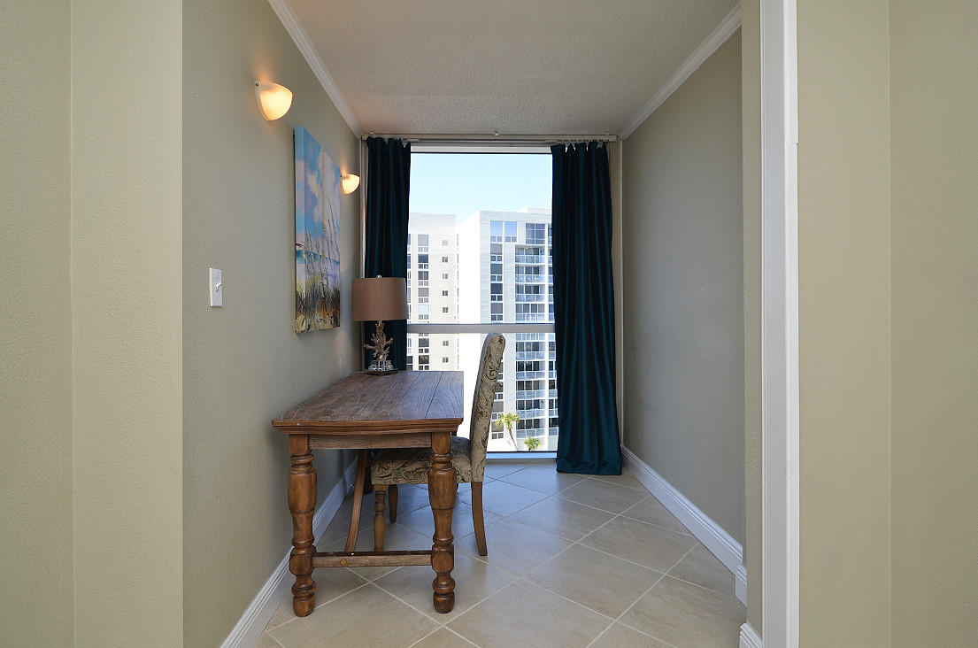 SHORELINE TOWERS 1 - Residential