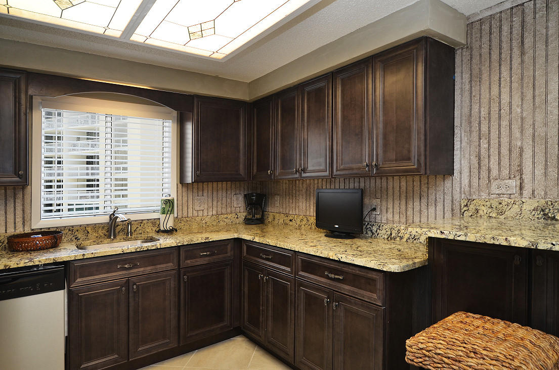 SHORELINE TOWERS 1 - Residential