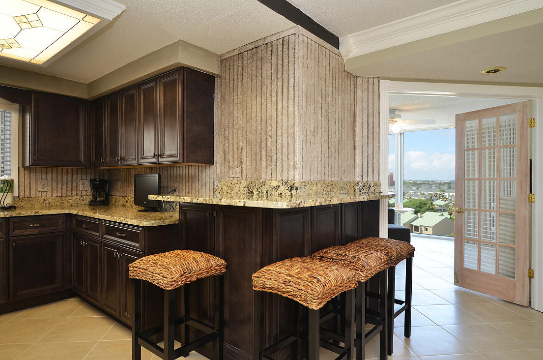 SHORELINE TOWERS 1 - Residential