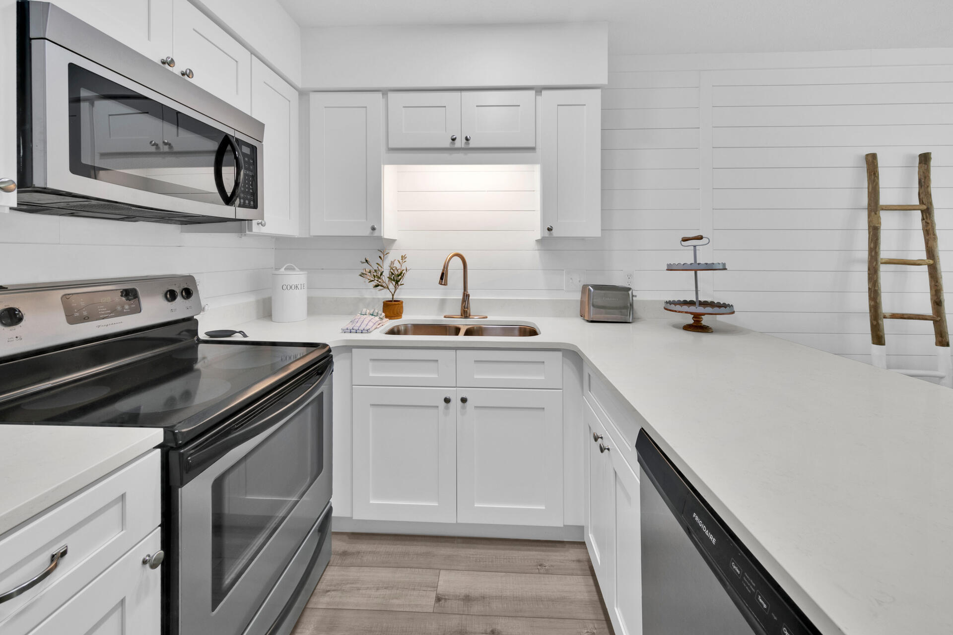 SOUTHWIND 2 CONDO - Residential