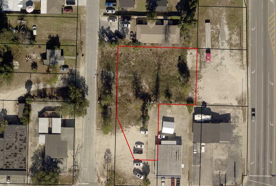 Prime Commercial Corner Lot - Oak St & 15th St, Panama City, FL Property Overview: This highly visible commercial property is positioned at the corner of Oak Street and 15th Street (SR 30A/US 231 Flyover exit), offering 177 feet of frontage on Oak Street with direct visibility from 15th Street, a high-traffic corridor in Panama City, FL. Located at a strategic intersection, this site presents an unparalleled opportunity for commercial development, retail, office space, or investment. Key Highlights: Highway Visibility: Directly visible from 15th Street (SR 30A) and situated on the new US 231 Flyover exit, ensuring consistent exposure to local and through traffic. Corner Location: Maximum accessibility with ingress/egress options on Oak St. and potential cross-access points. 177 Feet