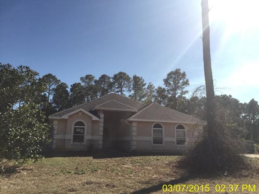 Great 3 Bd / 2 Ba home in Santa Rosa Beach... Home is situated on a cul-de-sac on almost a half acre. Tile floors through out the living, dining, & kitchen areas. The living room also features vaulted ceilings. Don't miss out on this great opportunity.