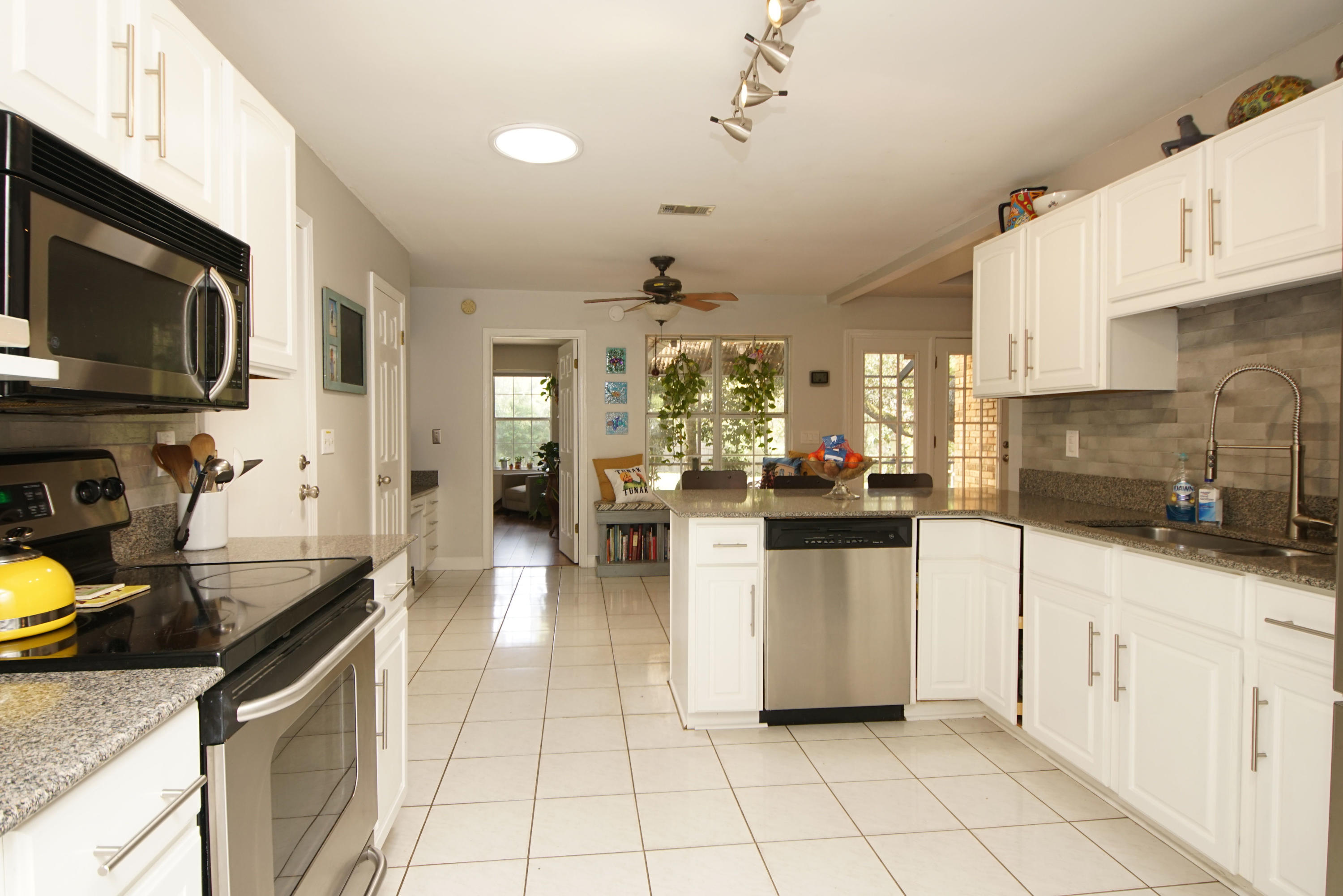 PARKWOOD ESTATES PH 1 BLUEWATER BAY - Residential