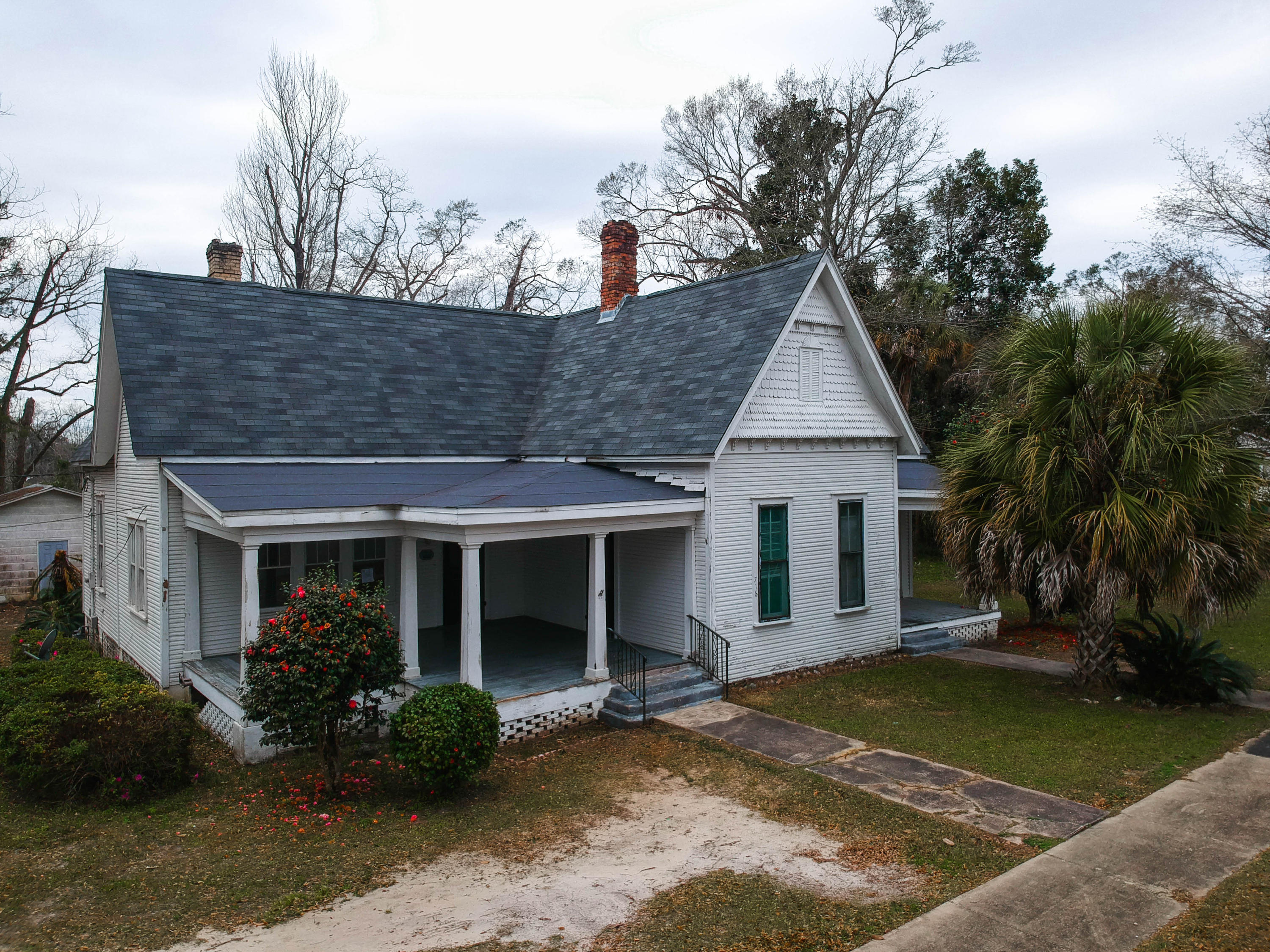 A wonderful historic home in the heart of downtown Chipley and on Historic Third Street. Four (4) bedroom, two (2) bathroom property with three (3) fireplaces inside the house. A sunroom, french doors, and beautiful windows to let in that sunlight! The property is perfect for a fixer upper and has a new roof as of Feb. 2019. Minutes from all the shops and resturants that Chipley can offer, this property sits on a lot that is over 1 acre! This home quailifies for Keller Mortgage Zero PLus loan. That means no origination fees or lender fees if you need closing assistant. You can save approx $3000 in closing fees over other banks. All measurements are approximate