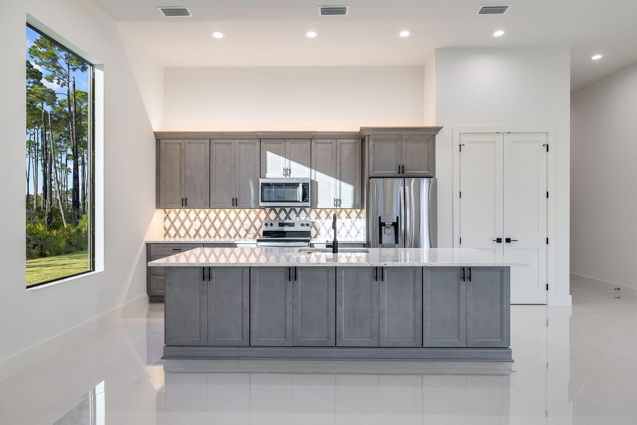 THOMPSON PLANTATION - Residential Lease