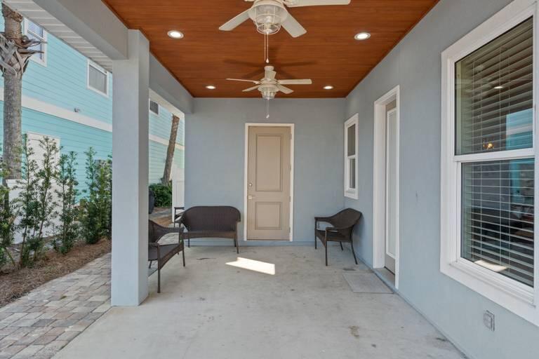 EMERALD WATERS VILLAGE - Residential