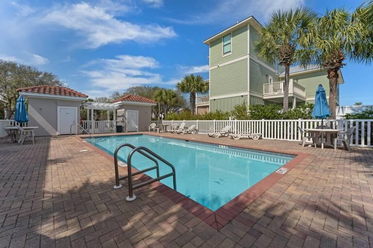 EMERALD WATERS VILLAGE - Residential