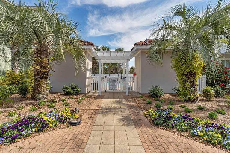 EMERALD WATERS VILLAGE - Residential