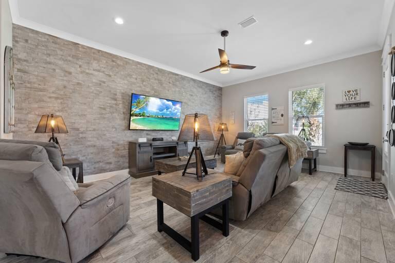 EMERALD WATERS VILLAGE - Residential